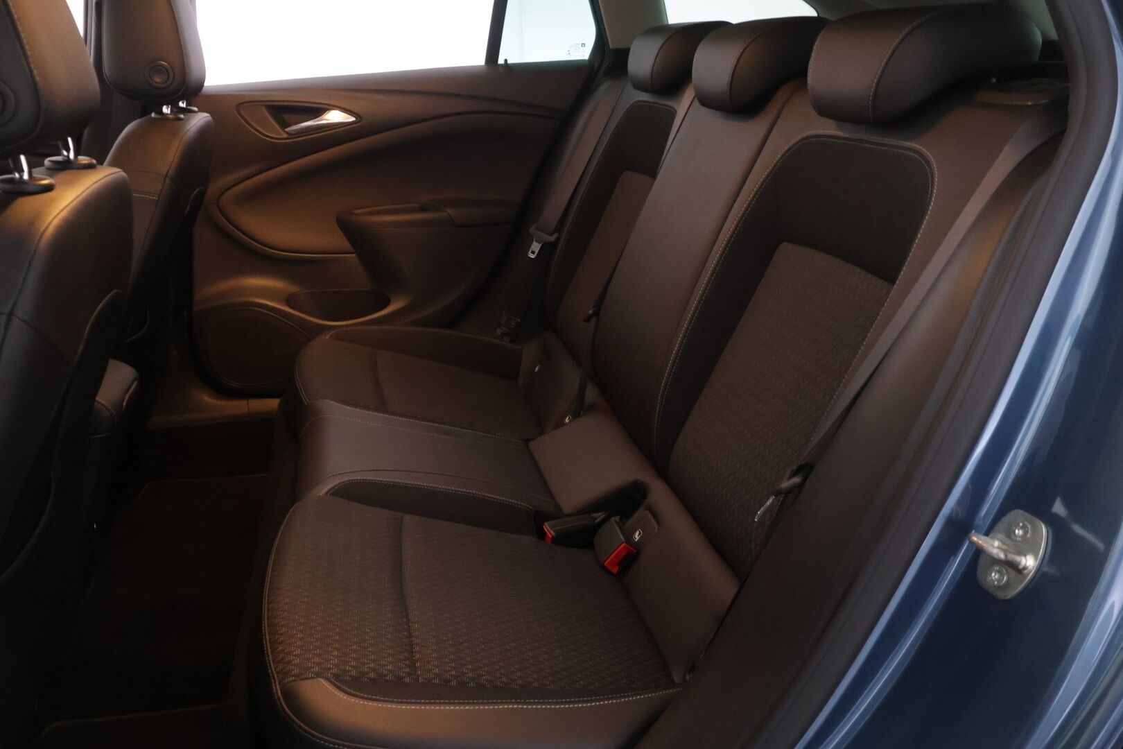 Opel Astra 2016 Sports Tourer Innovation 1,4 Turbo ecoFLEX Start/Stop 110kW MT6 - *Suomi-auto | tutkat edessä ja takana | LED-ajovalot | ohjauspyörän lämmitys | sähkötoiminen takaluukku | 2x renkaat & vanteet*