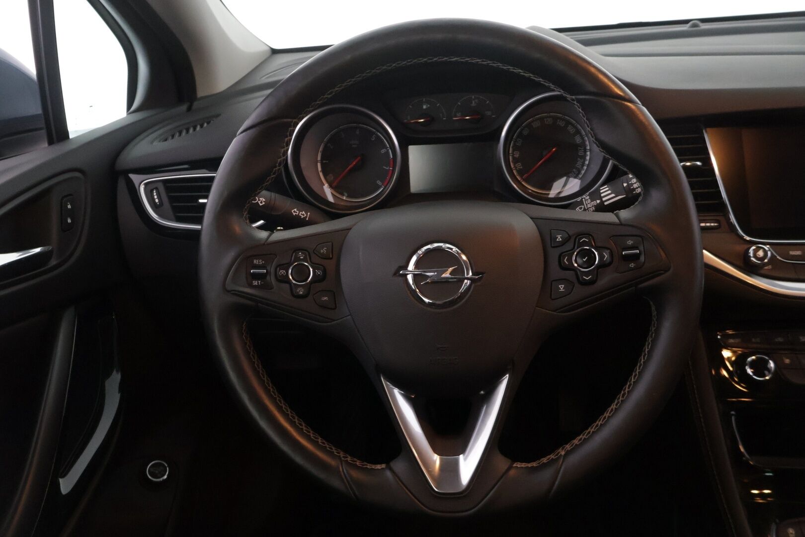 Opel Astra 2016 Sports Tourer Innovation 1,4 Turbo ecoFLEX Start/Stop 110kW MT6 - *Suomi-auto | tutkat edessä ja takana | LED-ajovalot | ohjauspyörän lämmitys | sähkötoiminen takaluukku | 2x renkaat & vanteet*