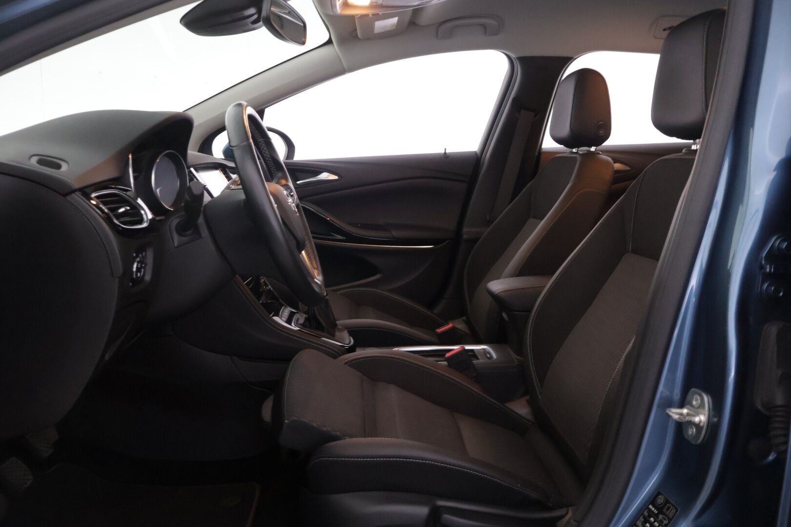 Opel Astra 2016 Sports Tourer Innovation 1,4 Turbo ecoFLEX Start/Stop 110kW MT6 - *Suomi-auto | tutkat edessä ja takana | LED-ajovalot | ohjauspyörän lämmitys | sähkötoiminen takaluukku | 2x renkaat & vanteet*