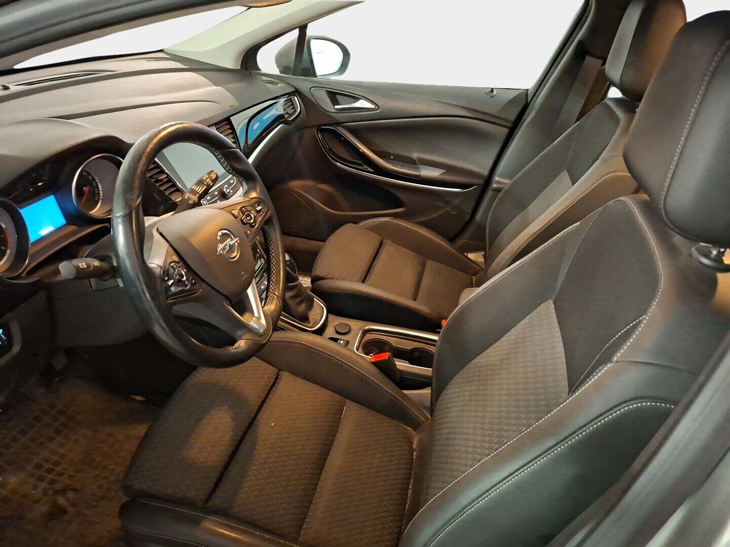 Opel Astra 2016 Sports Tourer Innovation 1,4 Turbo ecoFLEX Start/Stop 110kW MT6 *Keyless / BLIS / Lohko+sisä / Tutkat / P-kamera / Osanahat / Sähkökontti* - Hyvä huoltohistoria / Kahdet renkaat alumiinivanteilla