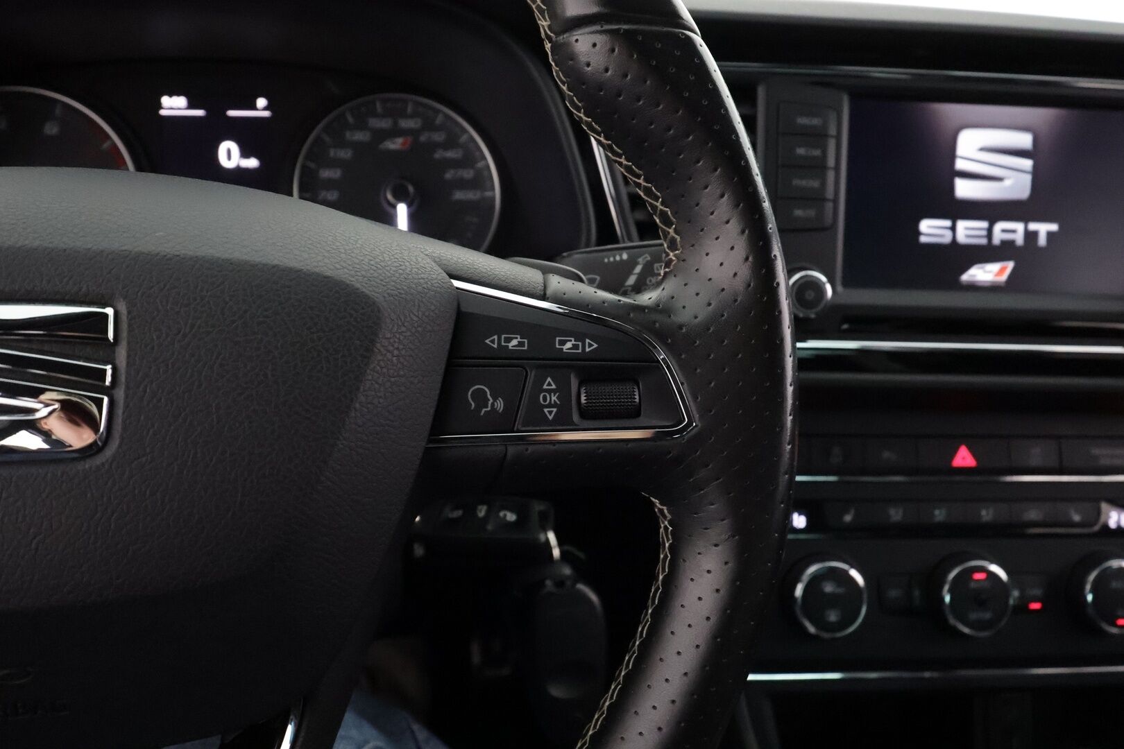 Seat Leon 2016 2,0 TSI 290 Cupra DSG - | Vakkari | Webasto | LED | P.Kamera | Sähköpenkki | Apple&Android | Suomi-auto | Kahdet Renkaat |