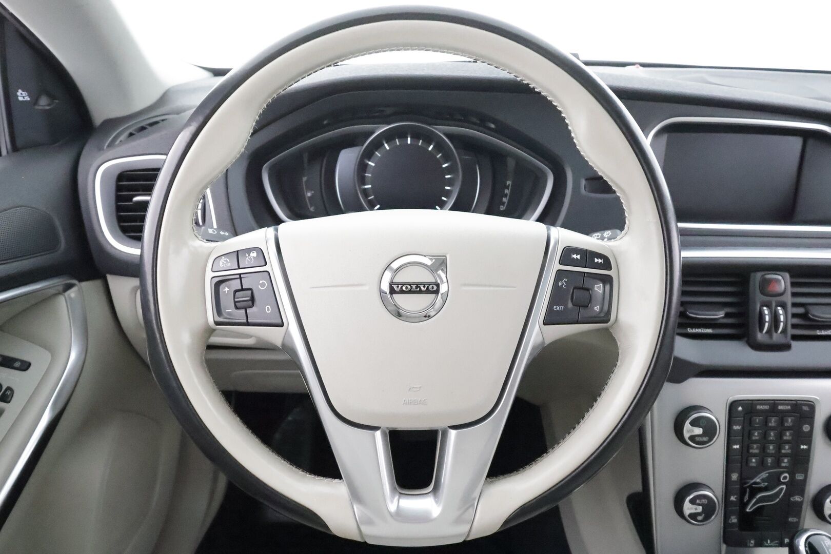 Volvo V40 2017 T3 Business Inscription aut * Lasikatto / Webasto / ACC /  Xenon / P.Kamera / Kaistavahti / Nahkaverhoilu / Keyless * - Suomi-auto / Kahdet renkaat aluvanteilla / Merkkihuollot