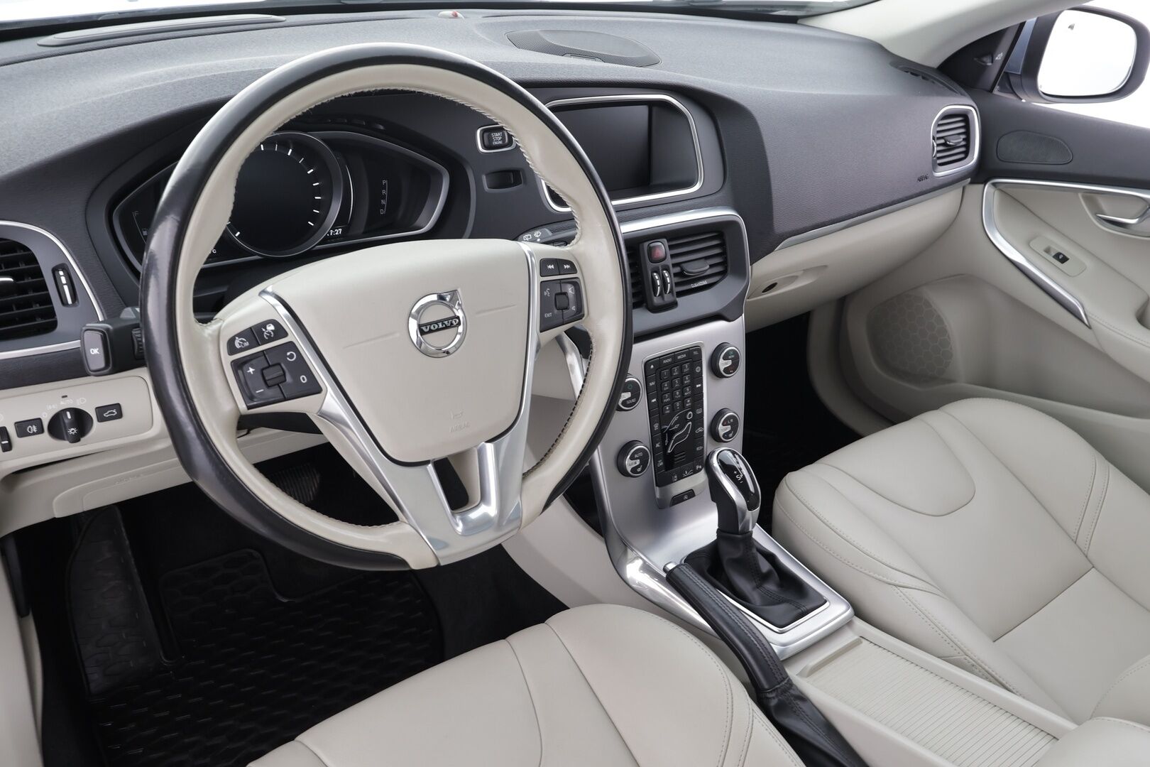 Volvo V40 2017 T3 Business Inscription aut * Lasikatto / Webasto / ACC /  Xenon / P.Kamera / Kaistavahti / Nahkaverhoilu / Keyless * - Suomi-auto / Kahdet renkaat aluvanteilla / Merkkihuollot