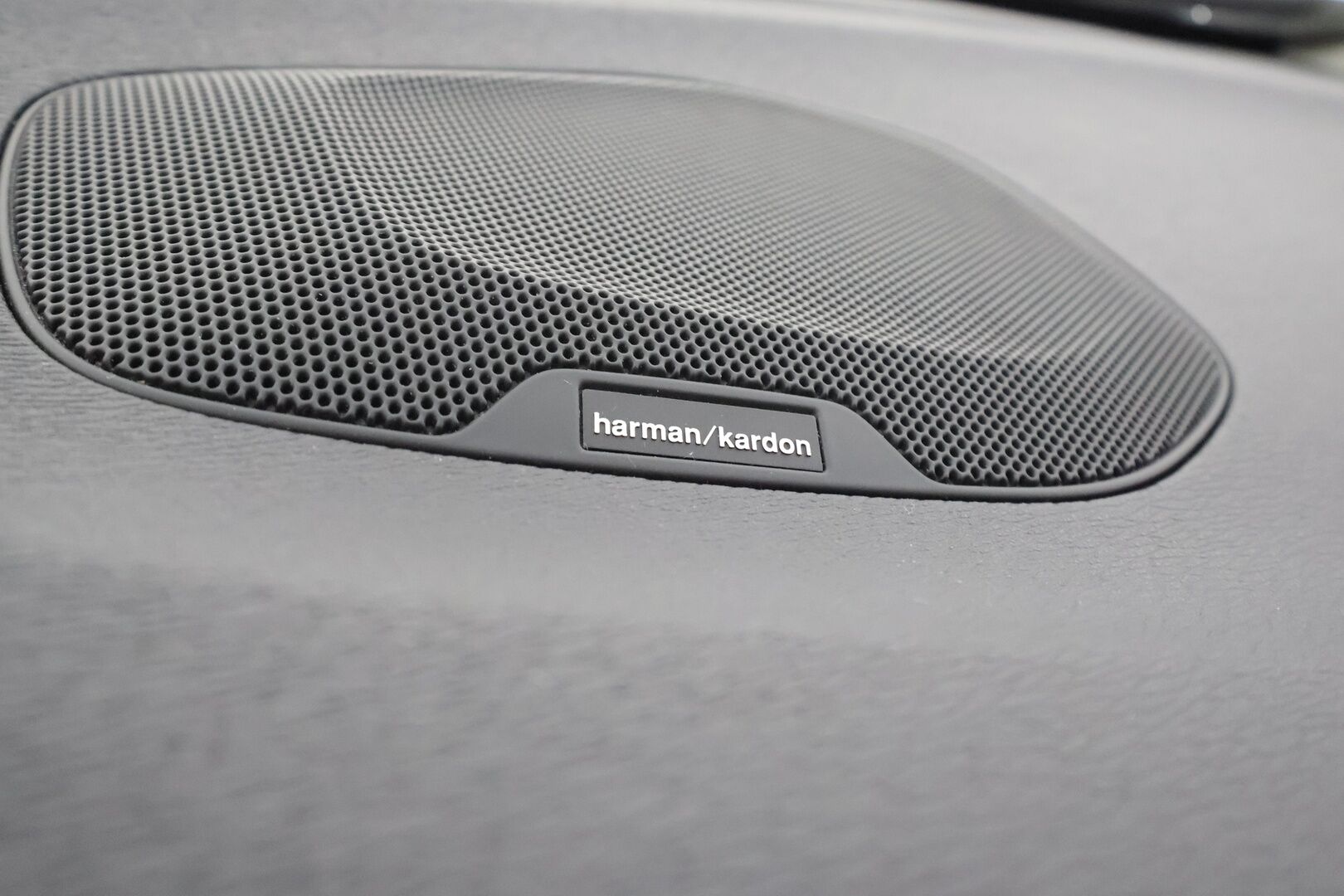 Volvo V40 2017 T3 Business Inscription aut * Lasikatto / Webasto / ACC /  Xenon / P.Kamera / Kaistavahti / Nahkaverhoilu / Keyless * - Suomi-auto / Kahdet renkaat aluvanteilla / Merkkihuollot