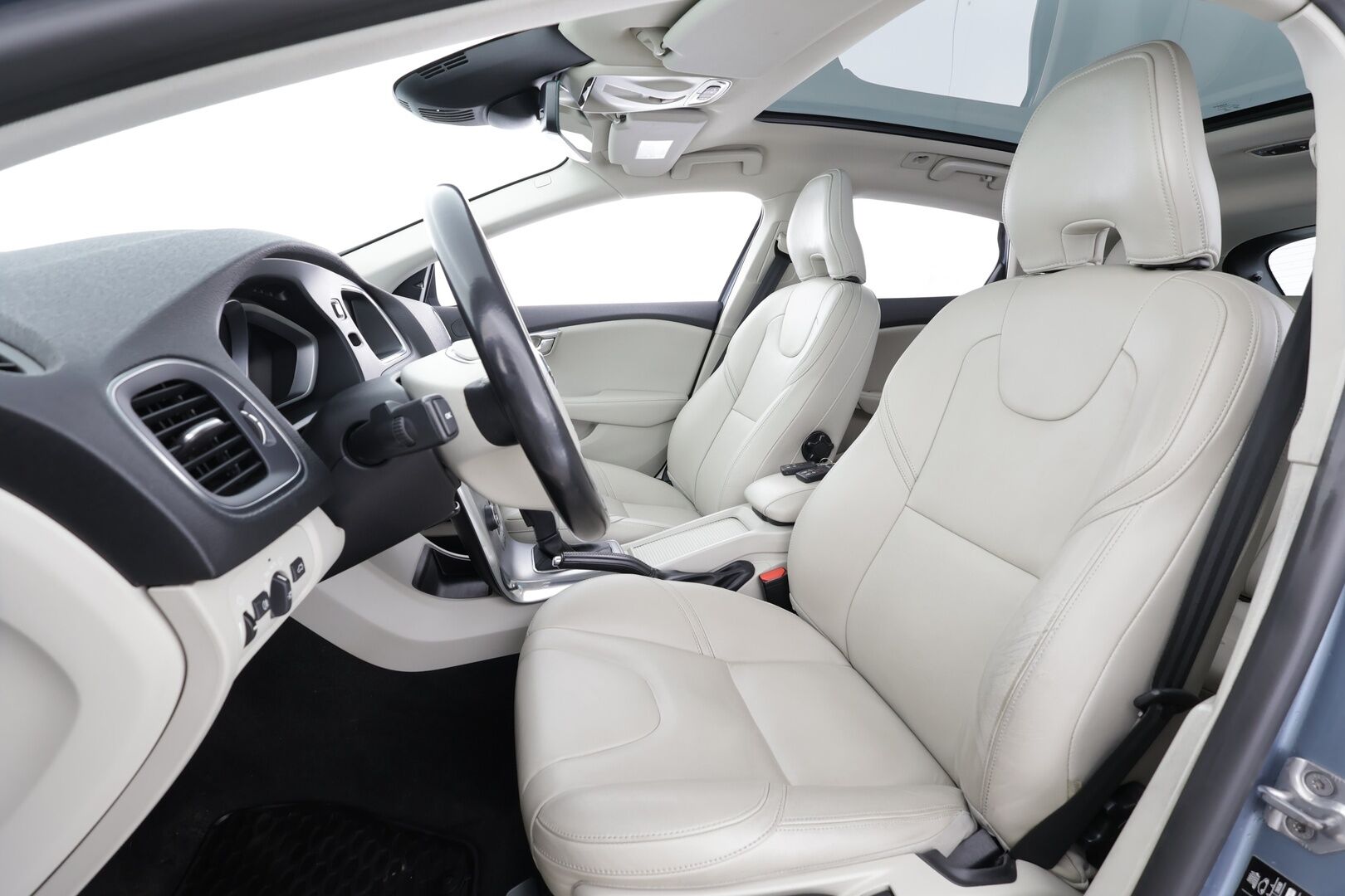 Volvo V40 2017 T3 Business Inscription aut * Lasikatto / Webasto / ACC /  Xenon / P.Kamera / Kaistavahti / Nahkaverhoilu / Keyless * - Suomi-auto / Kahdet renkaat aluvanteilla / Merkkihuollot