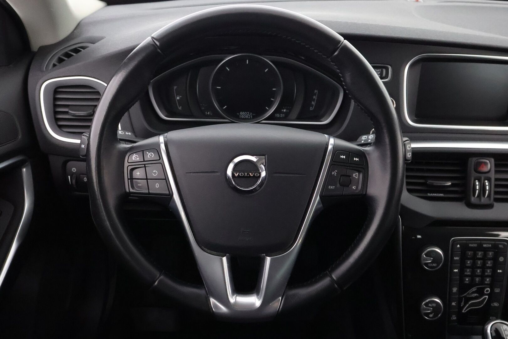 Volvo V40 2016 D2 Business aut  * Webasto / Navi / LED / Volvo High Perf. / P.Tutka * - Suomiauto / Jakopää juuri tehty! / 2x Renkaat! - HULLU BLACKWEEK KORKOTARJOUS 2,49%