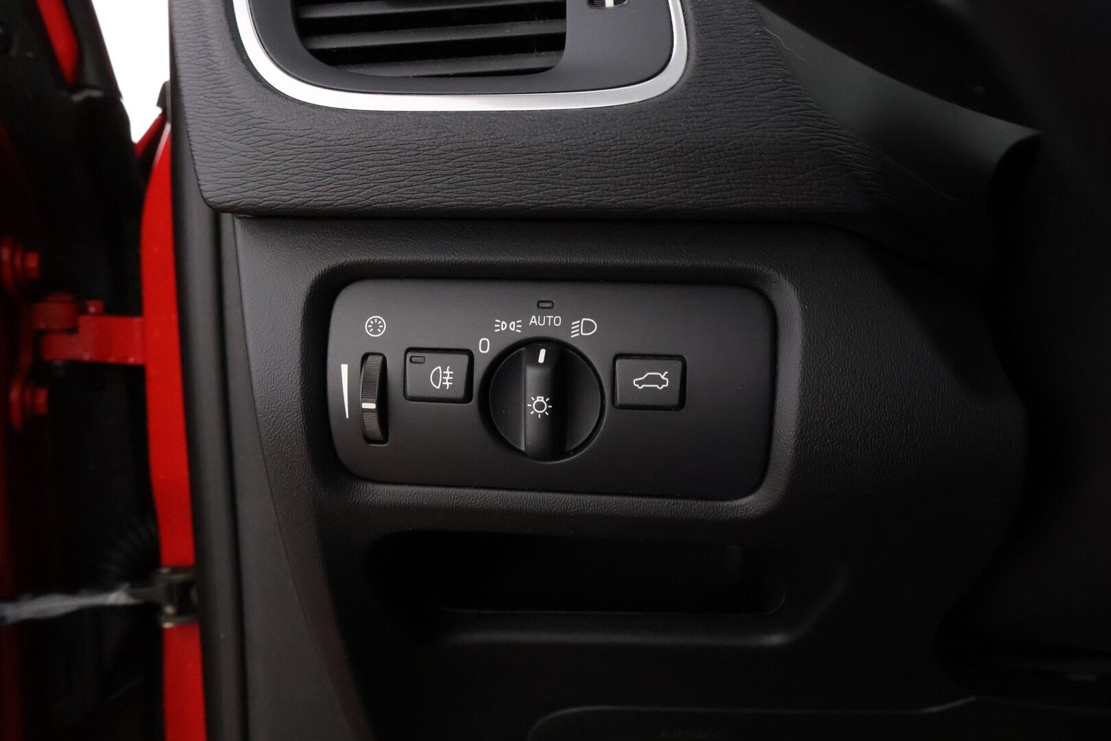 Volvo V40 2016 D2 Business aut  * Webasto / Navi / LED / Volvo High Perf. / P.Tutka * - Suomiauto / Jakopää juuri tehty! / 2x Renkaat! - HULLU BLACKWEEK KORKOTARJOUS 2,49%