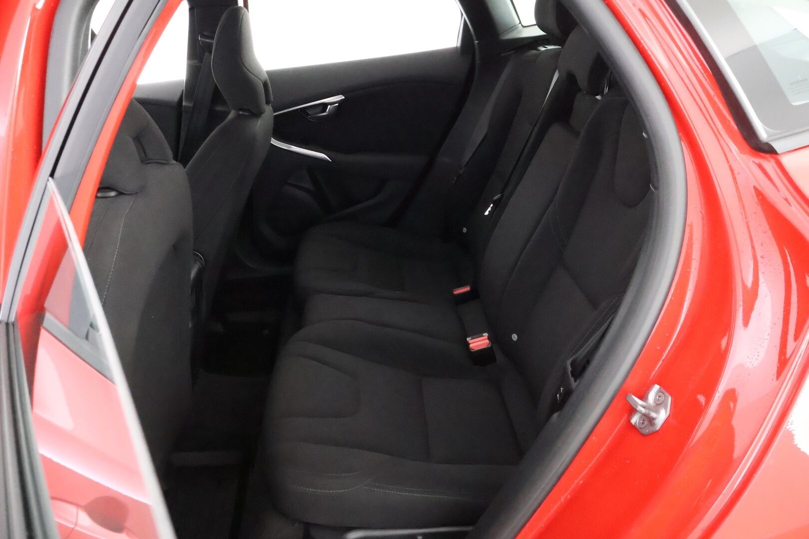 Volvo V40 2016 D2 Business aut  * Webasto / Navi / LED / Volvo High Perf. / P.Tutka * - Suomiauto / Jakopää juuri tehty! / 2x Renkaat! - HULLU BLACKWEEK KORKOTARJOUS 2,49%