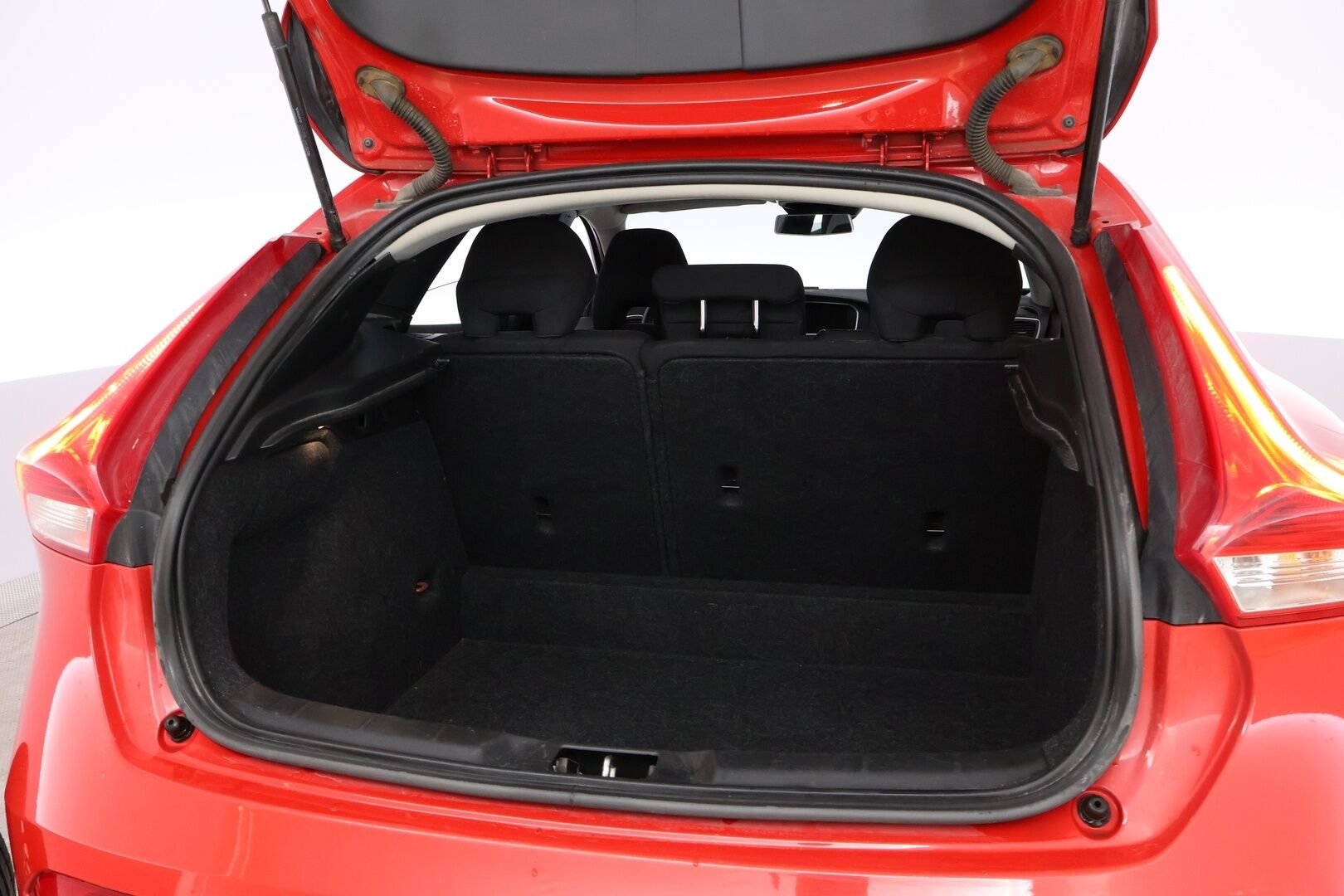 Volvo V40 2016 D2 Business aut  * Webasto / Navi / LED / Volvo High Perf. / P.Tutka * - Suomiauto / Jakopää juuri tehty! / 2x Renkaat! - HULLU BLACKWEEK KORKOTARJOUS 2,49%