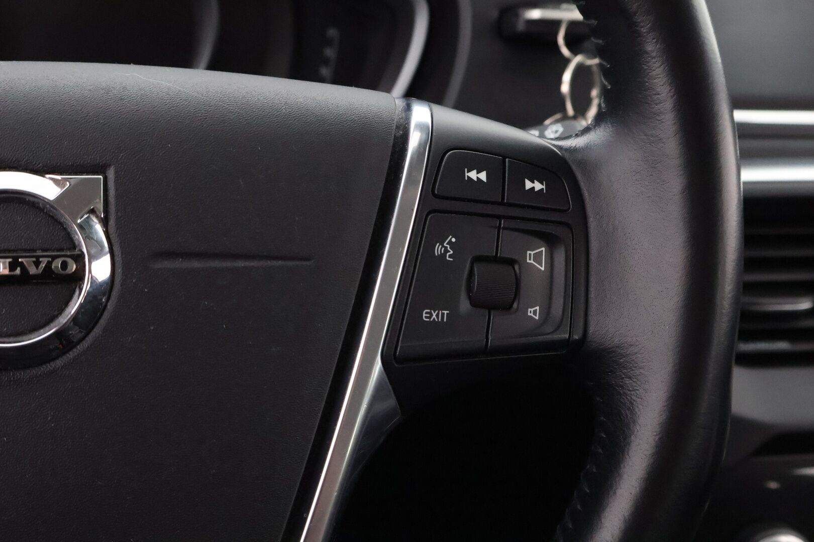 Volvo V40 2016 D2 Business aut  * Webasto / Navi / LED / Volvo High Perf. / P.Tutka * - Suomiauto / Jakopää juuri tehty! / 2x Renkaat! - HULLU BLACKWEEK KORKOTARJOUS 2,49%