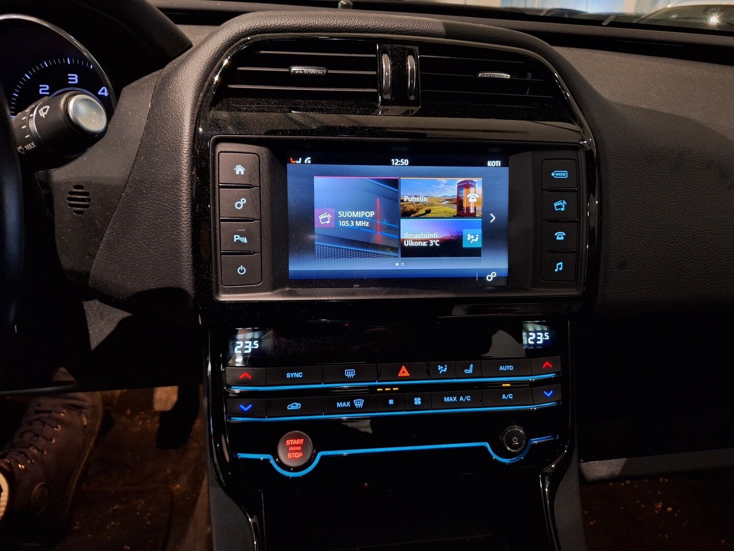 Jaguar XE 2016 E-Performance Pure Plus Aut - YritysOutlet - Myydään vain yrityksille - – Tämä auto myydään YritysOutlet -valikoimasta vain yritykselle