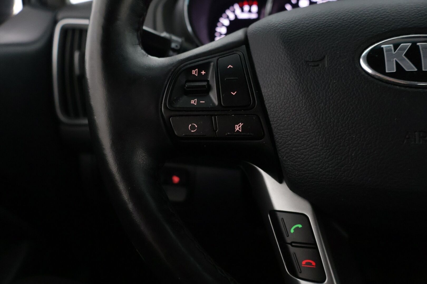 Kia Rio 2016 1.4 EX * Ratinlämmitin / Vakkari / Lohko+sisä / BT-audio * - Kahdet renkaat & alumiinivanteet / Hyvin huollettu!