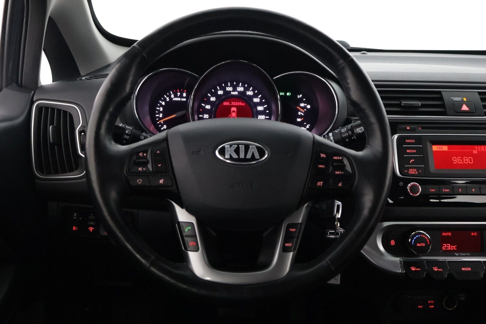 Kia Rio 2016 1.4 EX * Ratinlämmitin / Vakkari / Lohko+sisä / BT-audio * - Kahdet renkaat & alumiinivanteet / Hyvin huollettu!