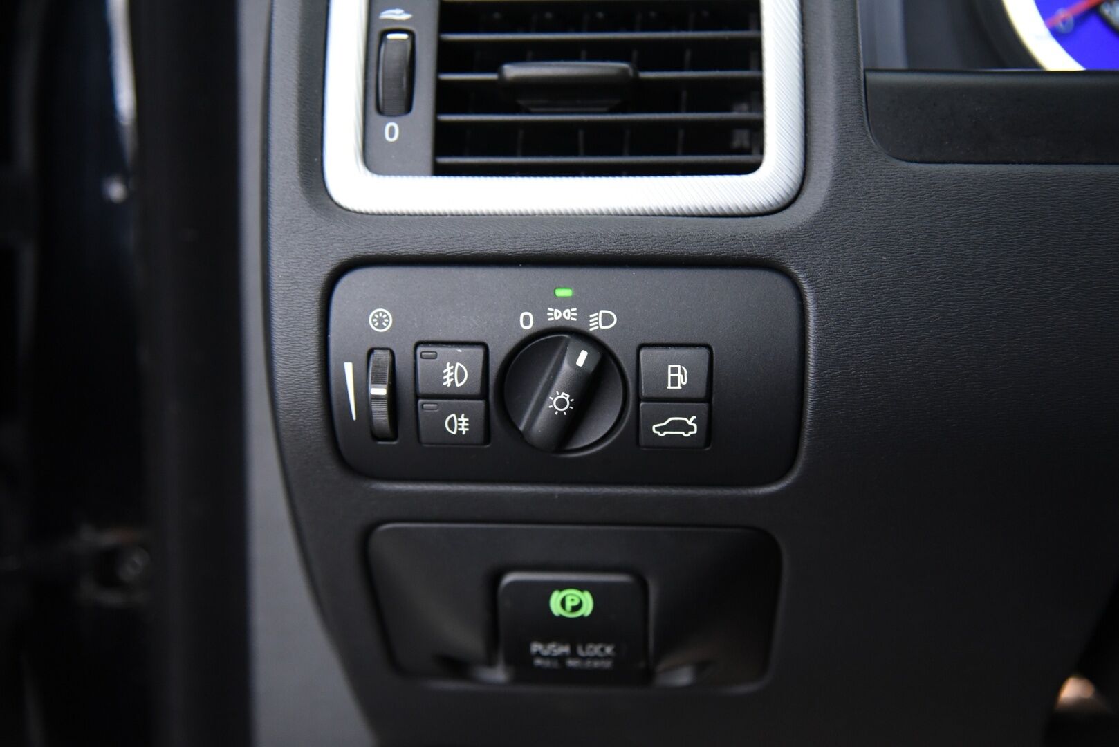 Volvo V70 2011 D5 R-Design aut / Myydään huutokaupat.com:issa! - Myydään vain huutokaupat.com:issa! 