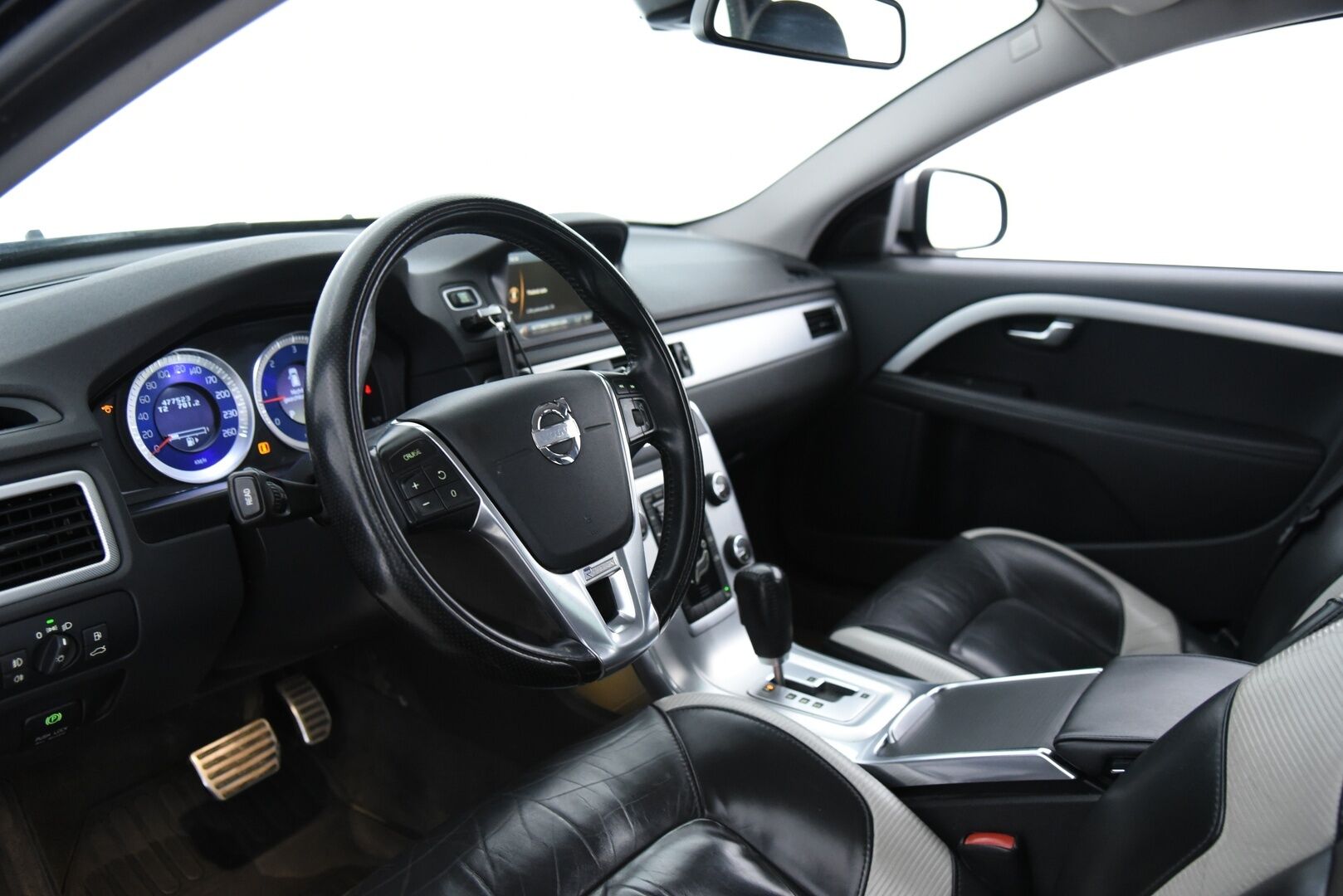 Volvo V70 2011 D5 R-Design aut / Myydään huutokaupat.com:issa! - Myydään vain huutokaupat.com:issa! 