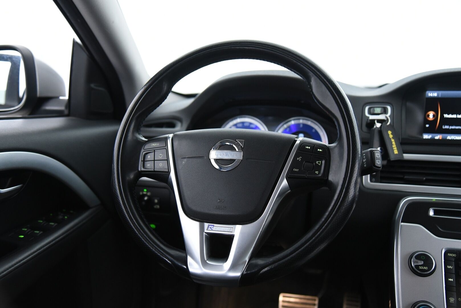 Volvo V70 2011 D5 R-Design aut / Myydään huutokaupat.com:issa! - Myydään vain huutokaupat.com:issa! 