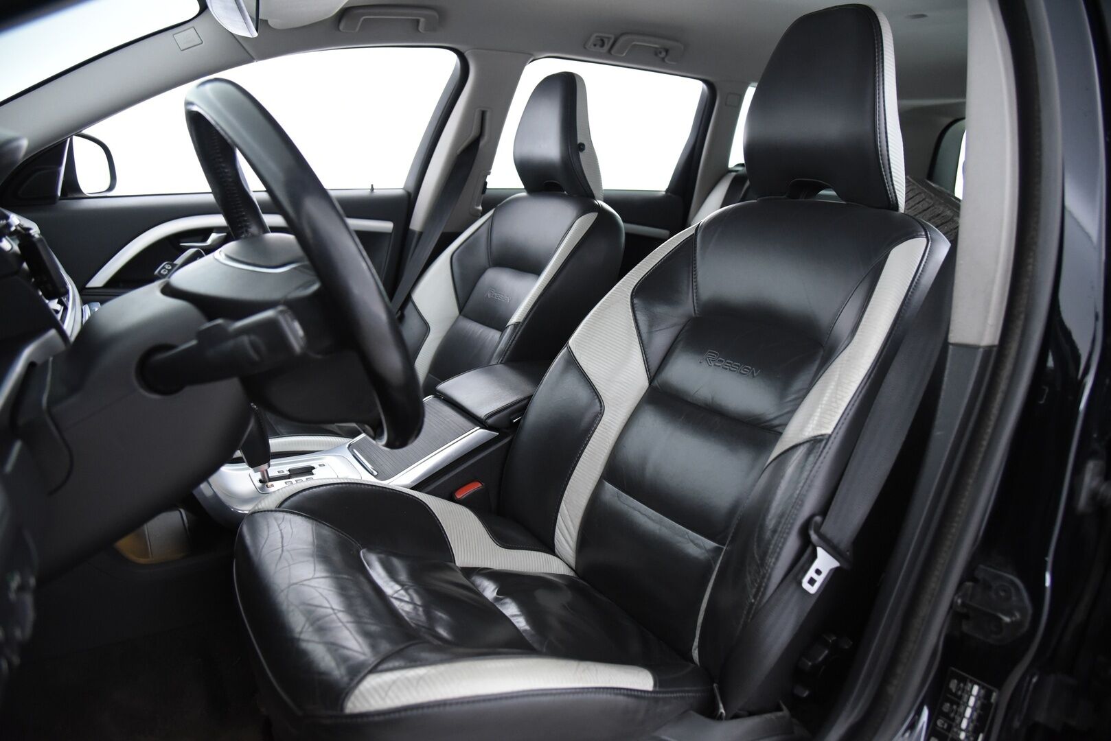 Volvo V70 2011 D5 R-Design aut / Myydään huutokaupat.com:issa! - Myydään vain huutokaupat.com:issa! 