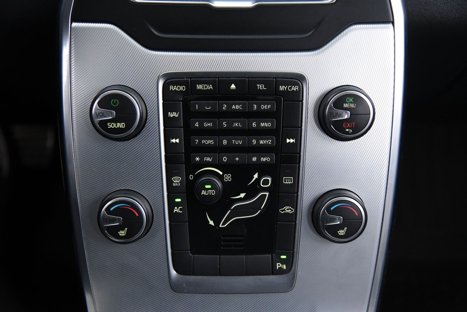 Volvo V70 2011 D5 R-Design aut / Myydään huutokaupat.com:issa! - Myydään vain huutokaupat.com:issa! 