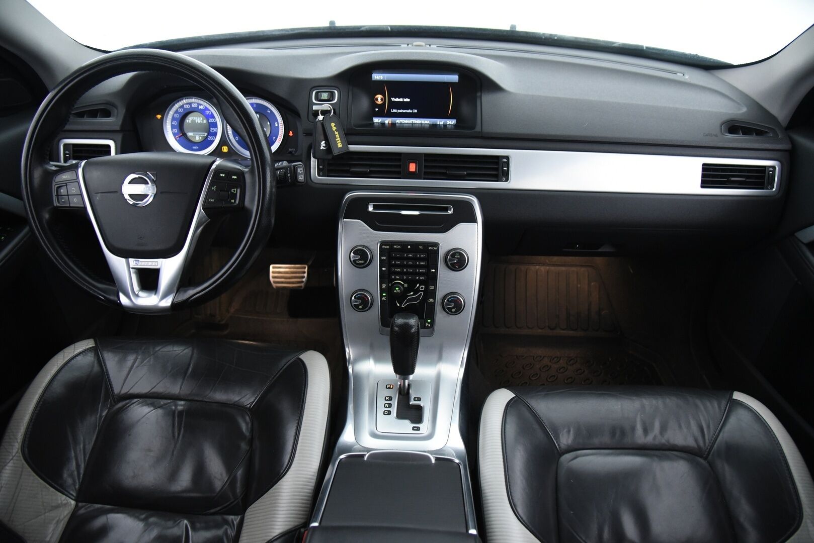 Volvo V70 2011 D5 R-Design aut / Myydään huutokaupat.com:issa! - Myydään vain huutokaupat.com:issa! 