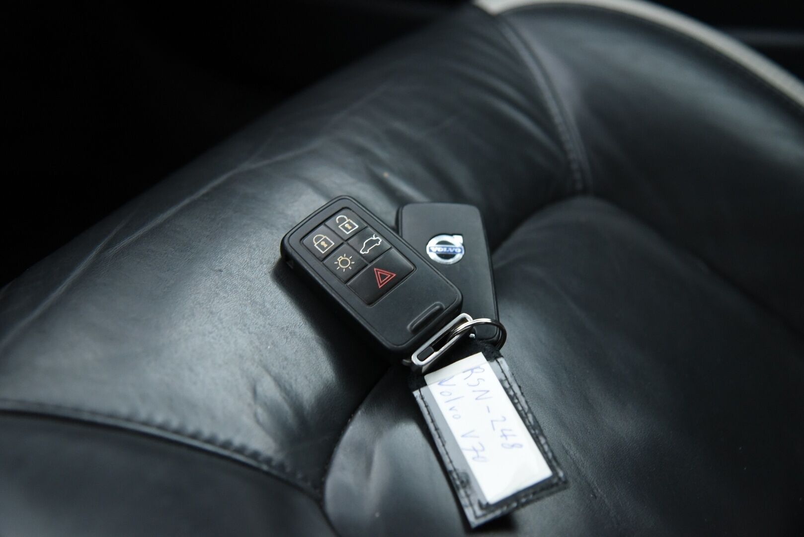 Volvo V70 2011 D5 R-Design aut / Myydään huutokaupat.com:issa! - Myydään vain huutokaupat.com:issa! 