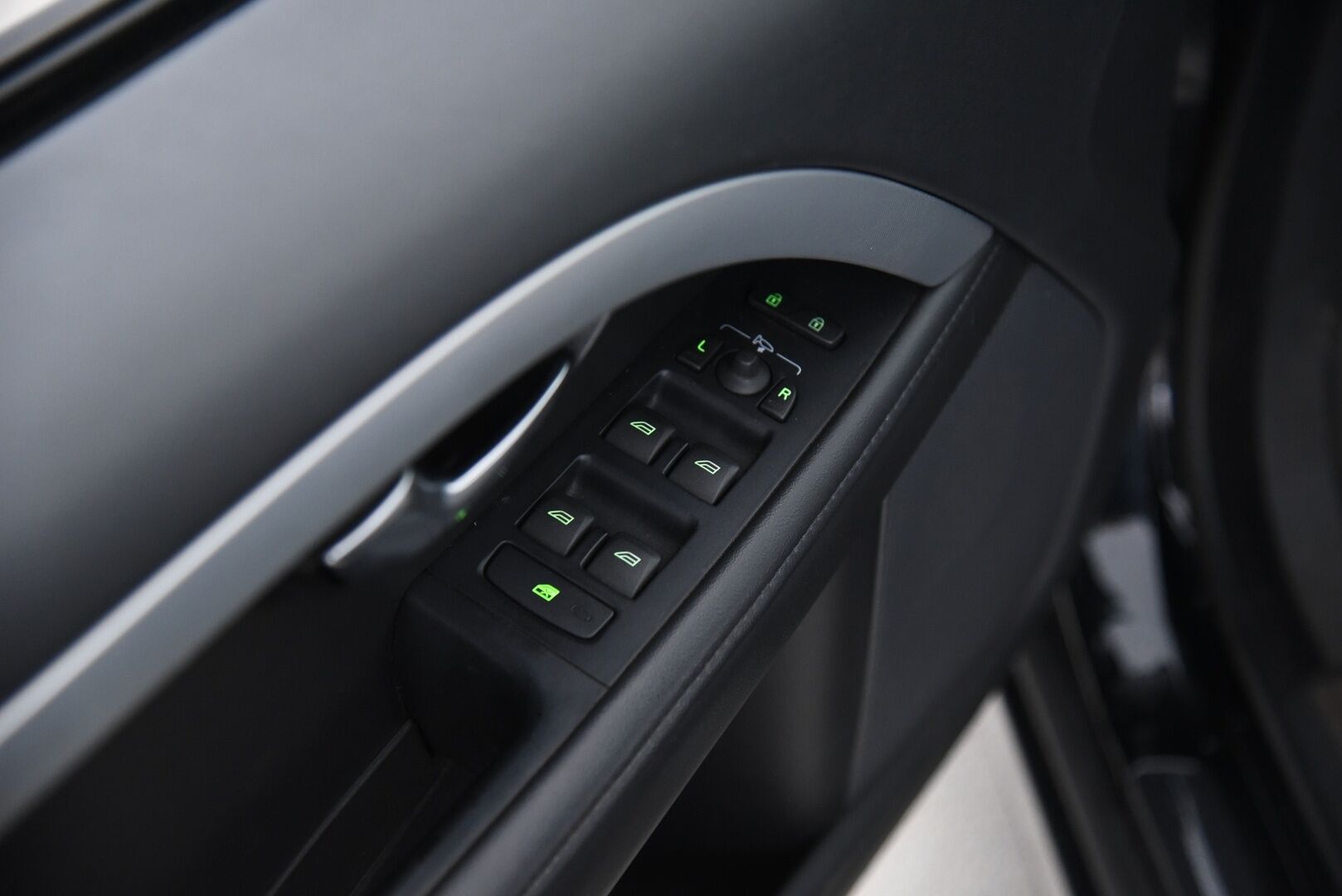 Volvo V70 2011 D5 R-Design aut / Myydään huutokaupat.com:issa! - Myydään vain huutokaupat.com:issa! 