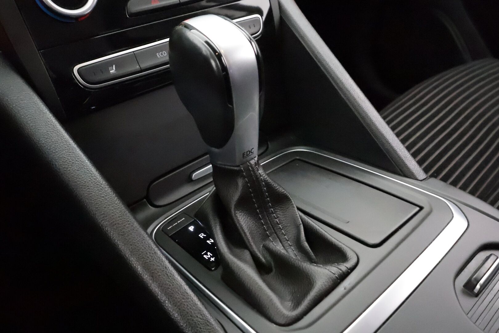 Renault Talisman 2016 Sport Tourer dCi 110 EDC-aut Intens * ACC / LED / Hierovapenkki / Navi / Kaistavahti / Katveavustin / P.Kamera * - HULLUT VARUSTEET! / Ei Adbluea / Suomi-auto / Ratinlämmitin / HUD / BLISS / Adapt. vak / Kaistallapito avustin