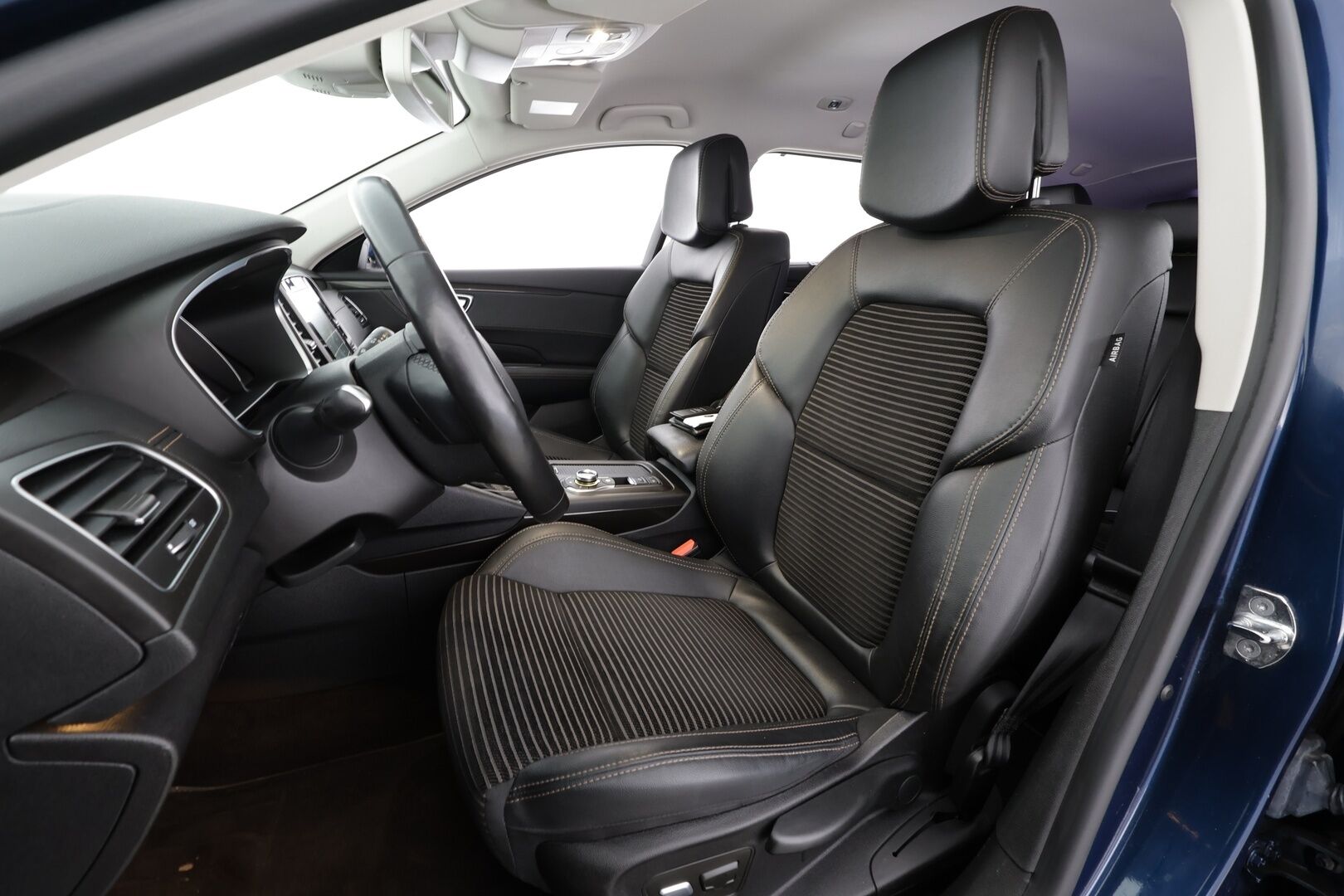 Renault Talisman 2016 Sport Tourer dCi 110 EDC-aut Intens * ACC / LED / Hierovapenkki / Navi / Kaistavahti / Katveavustin / P.Kamera * - Suomi-auto / Kahdet renkaat - HULLU BLACKWEEK KORKOTARJOUS 2,49%