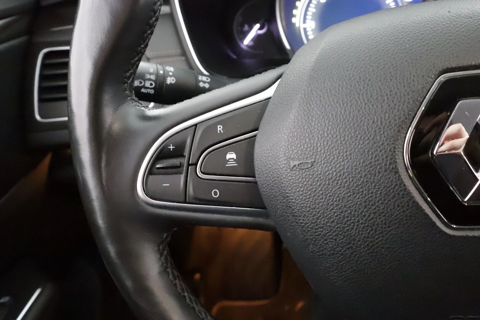 Renault Talisman 2016 Sport Tourer dCi 110 EDC-aut Intens * ACC / LED / Hierovapenkki / Navi / Kaistavahti / Katveavustin / P.Kamera * - Suomi-auto / Kahdet renkaat - HULLU BLACKWEEK KORKOTARJOUS 2,49%