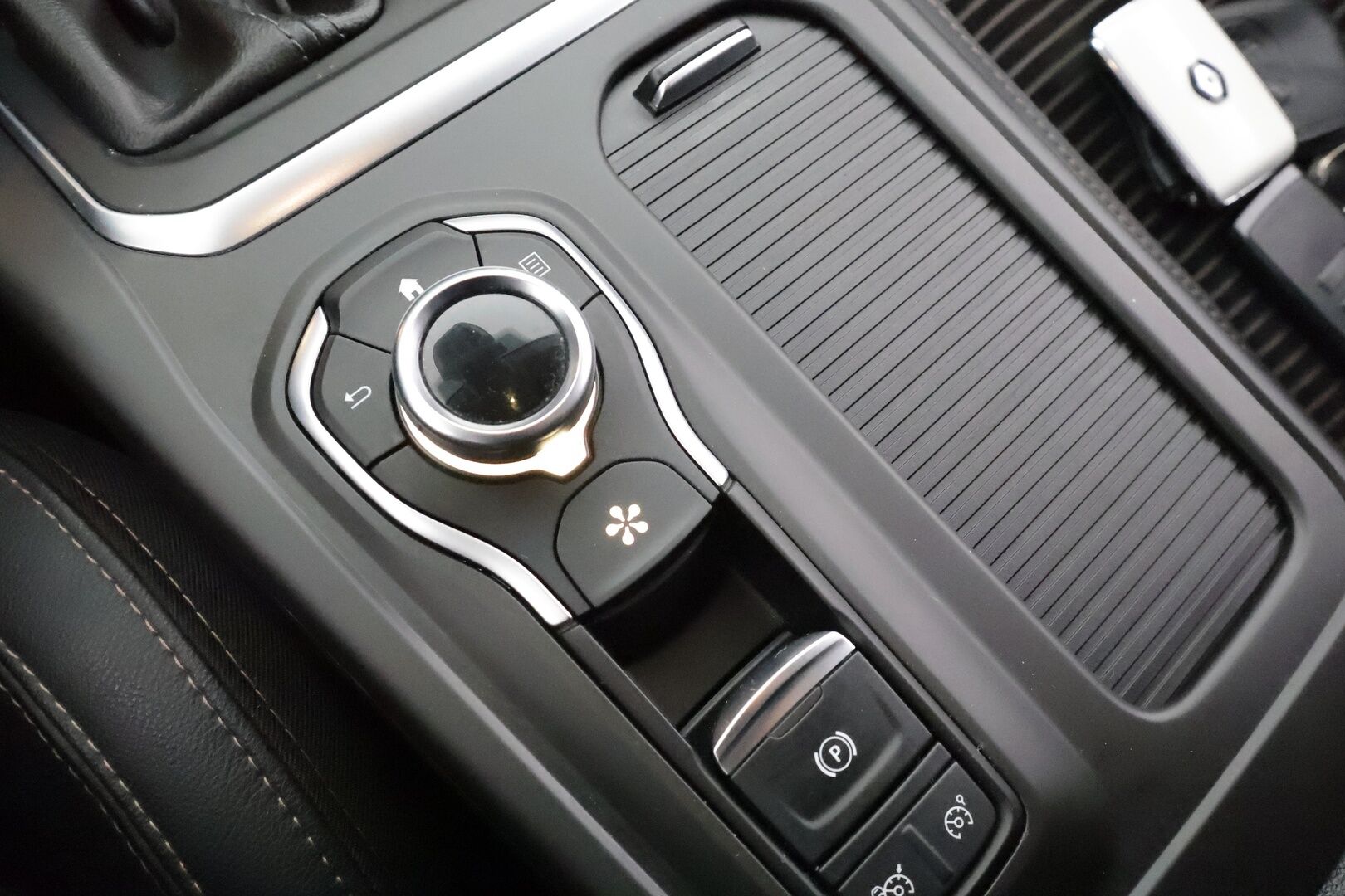 Renault Talisman 2016 Sport Tourer dCi 110 EDC-aut Intens * ACC / LED / Hierovapenkki / Navi / Kaistavahti / Katveavustin / P.Kamera * - HULLUT VARUSTEET! / Ei Adbluea / Suomi-auto / Ratinlämmitin / HUD / BLISS / Adapt. vak / Kaistallapito avustin