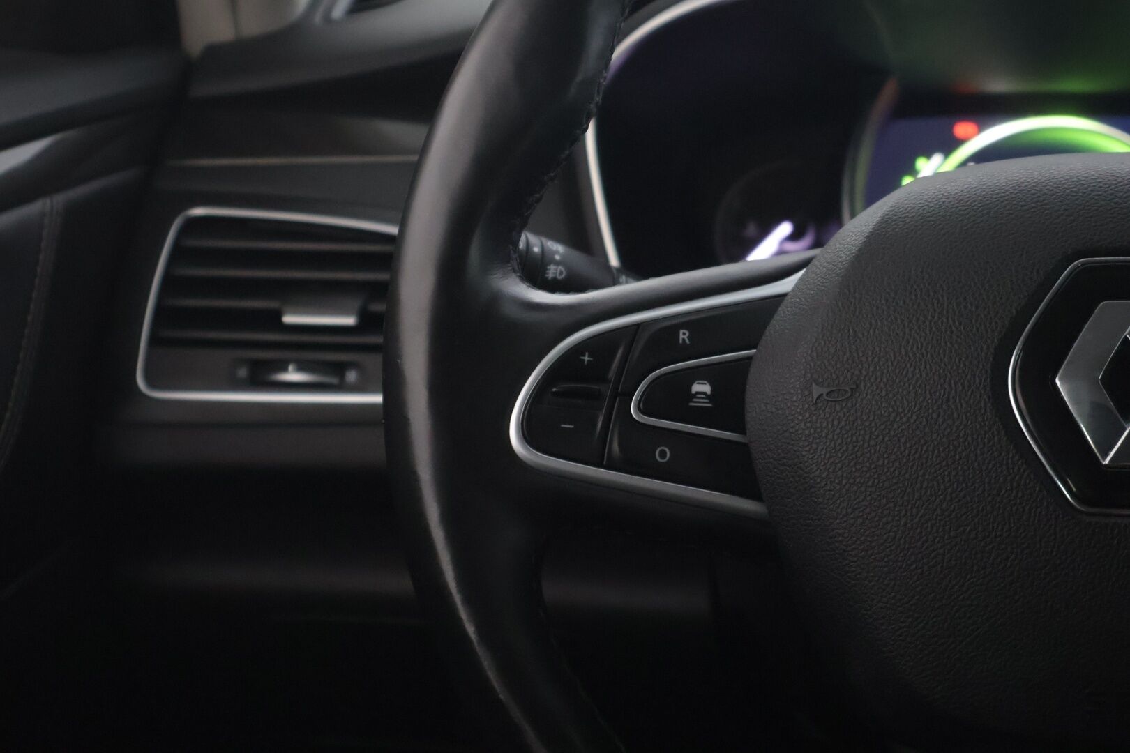 Renault Talisman 2016 Sport Tourer dCi 110 EDC-aut Intens - | Adap.vakkari | HUD | Hieronta | Kamera | Pure LED | Aurinkoverhot | Sähkökontti | Keyless Go | Suomi-auto | 2x renkaat | | Puolinahat |