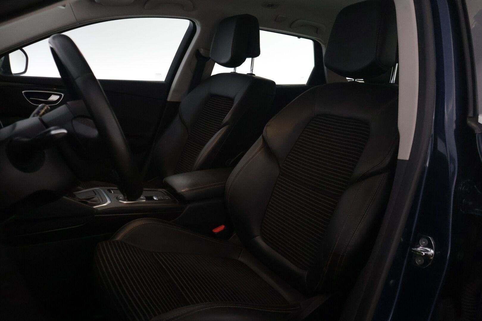 Renault Talisman 2016 Sport Tourer dCi 110 EDC-aut Intens - | Adap.vakkari | HUD | Hieronta | Kamera | Pure LED | Aurinkoverhot | Sähkökontti | Keyless Go | Suomi-auto | 2x renkaat | | Puolinahat |