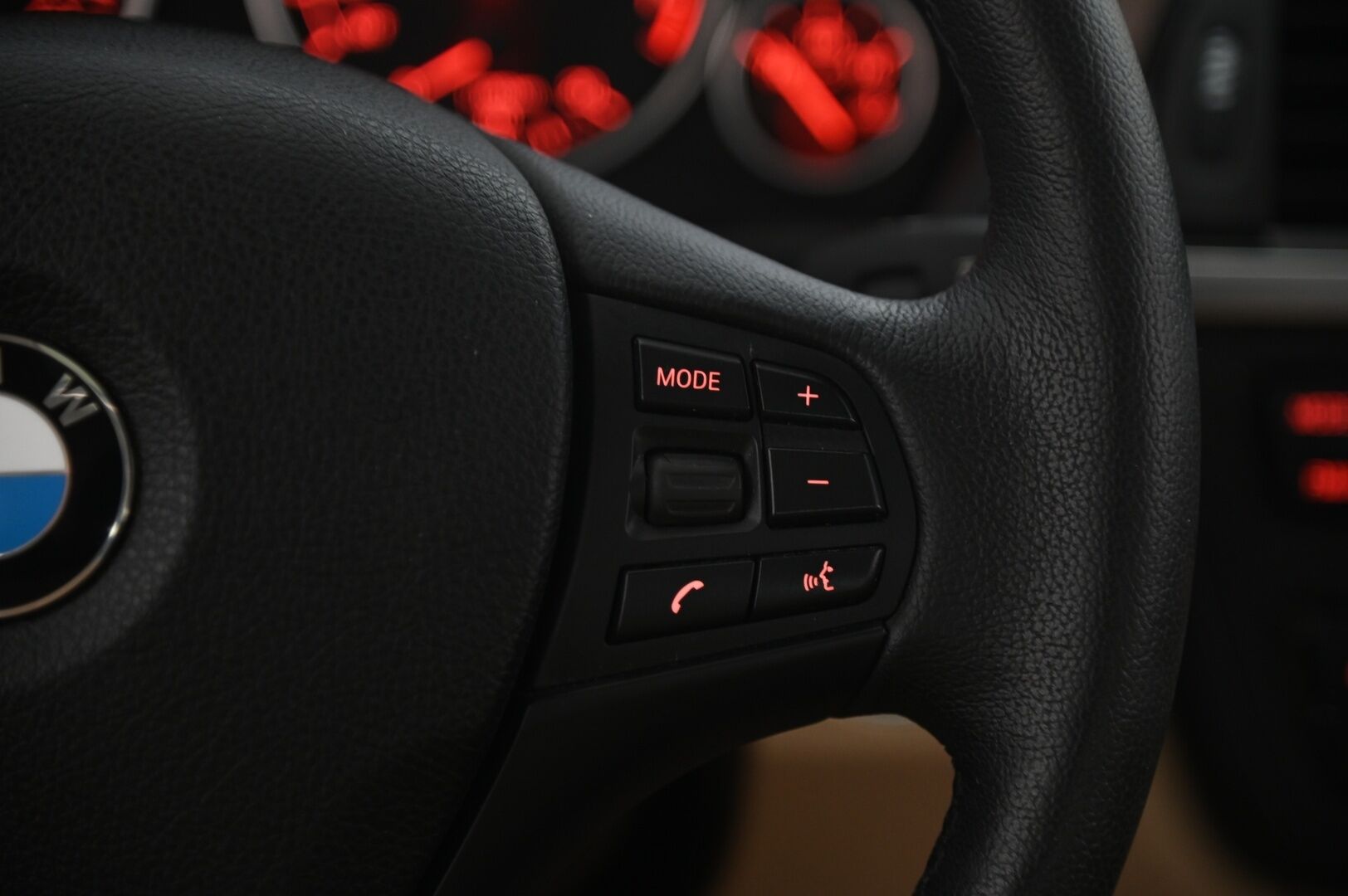 BMW 328 2013 TwinPower Turbo A F30 Sedan Business*Kattoluukku / Muistipenkki / ratinlämmitin* - *Katso mitkä kilometrit!* - HULLUT AVAJAISHULINAT KORKOTARJOUS 3,29 %