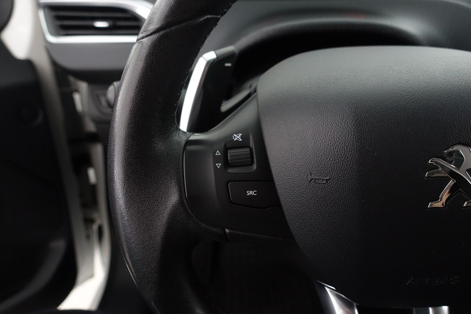 Peugeot 208 2016 Style VTi 82 5-ov ETG Automaatti - Suomi-auto | Start-Stop | Vakkari | Auto. ilmastointi | Penkinlämmitin | 2x Renkaat |