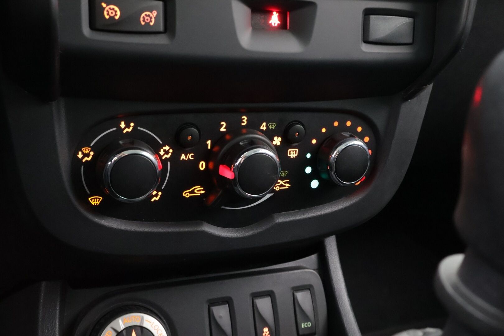 Dacia Duster 2016 dCi 110 S&S 4x4 Laureate - Suomiauto | Vakkari | Navi | 2x Renkaat aluvantein | Ilmastointi | Poikkeukselliset kilometrit!