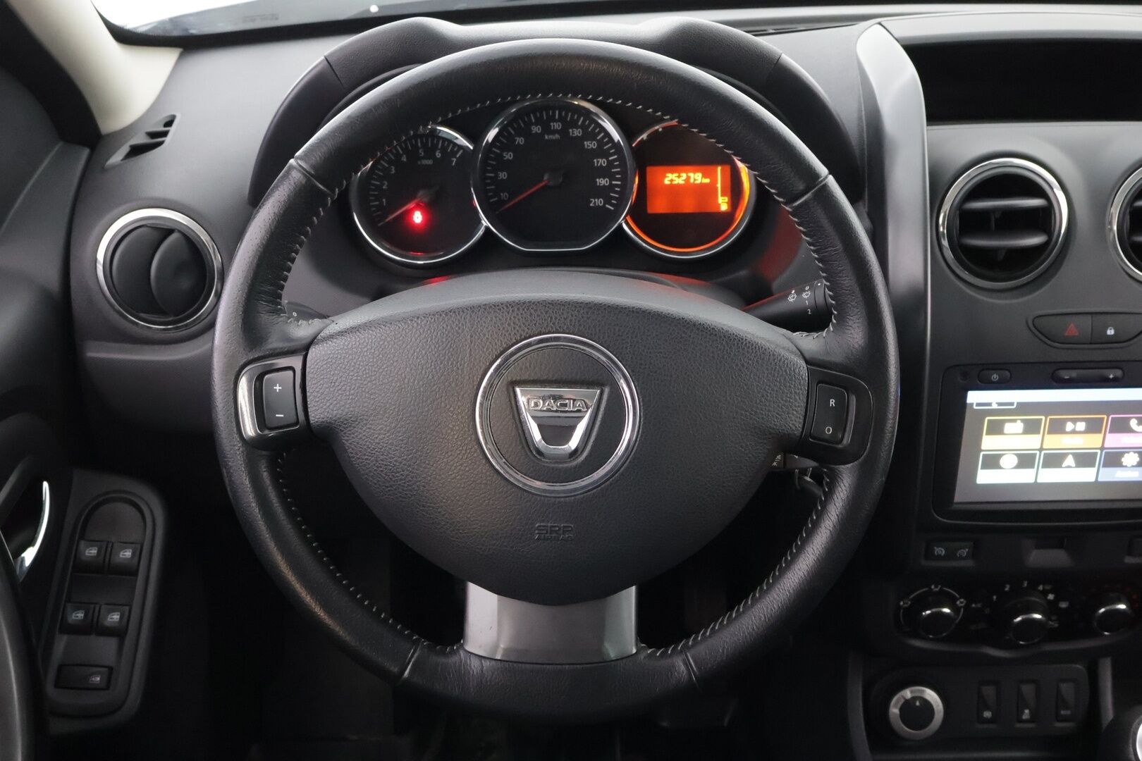 Dacia Duster 2016 dCi 110 S&S 4x4 Laureate * Suomiauto / Vakkari / Navi / 2x Renkaat aluvantein / Ilmastointi / Poikkeukselliset kilometrit! - Juuri tullut Tampereelle!