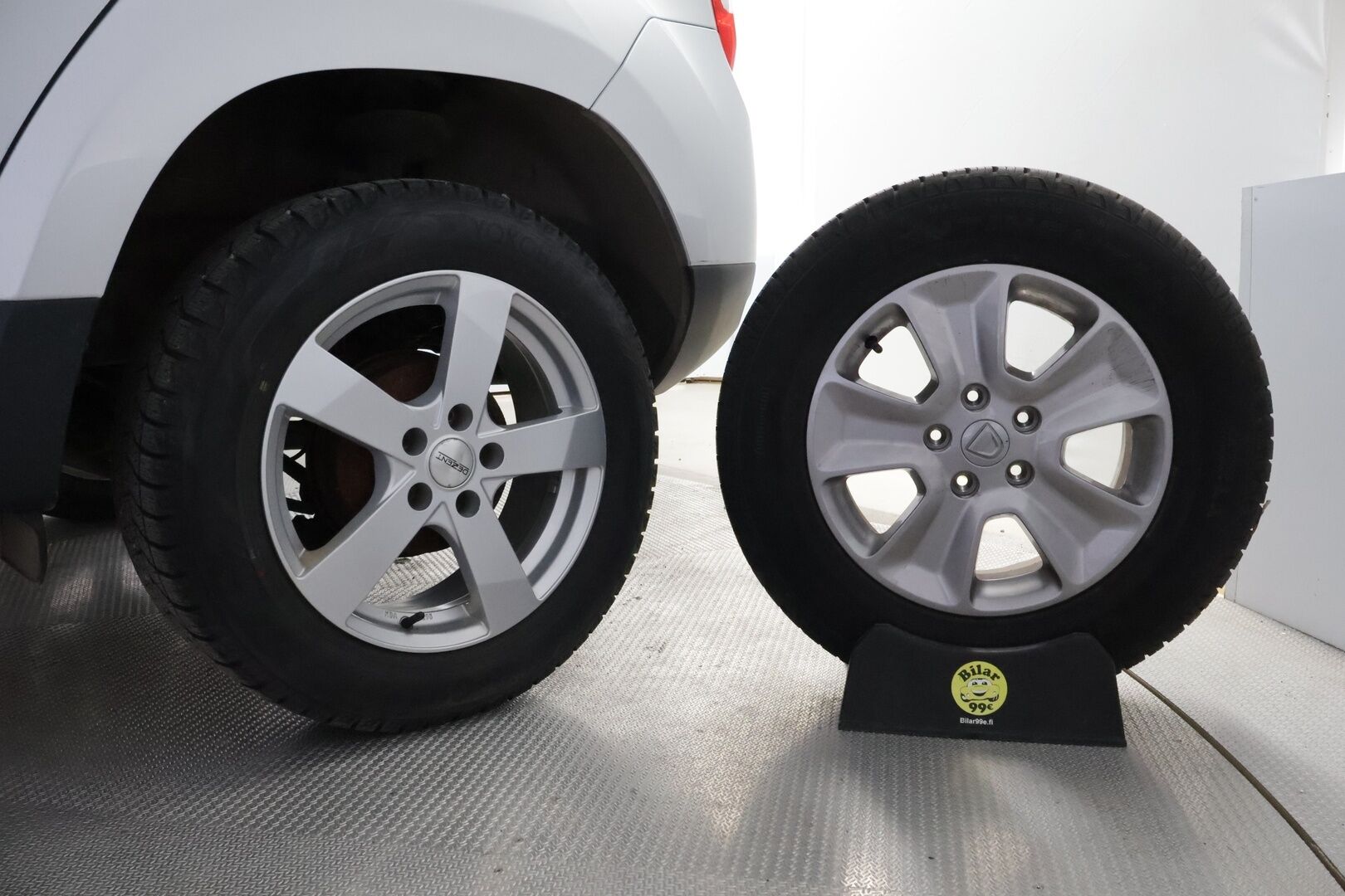 Dacia Duster 2016 dCi 110 S&S 4x4 Laureate * Suomiauto / Vakkari / Navi / 2x Renkaat aluvantein / Ilmastointi / Poikkeukselliset kilometrit! - Juuri tullut Tampereelle!