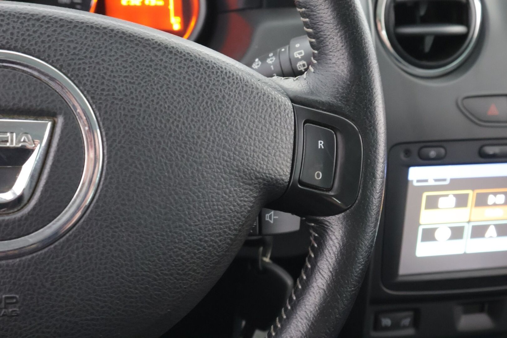 Dacia Duster 2016 dCi 110 S&S 4x4 Laureate * Suomiauto / Vakkari / Navi / 2x Renkaat aluvantein / Ilmastointi / Poikkeukselliset kilometrit! - Juuri tullut Tampereelle!