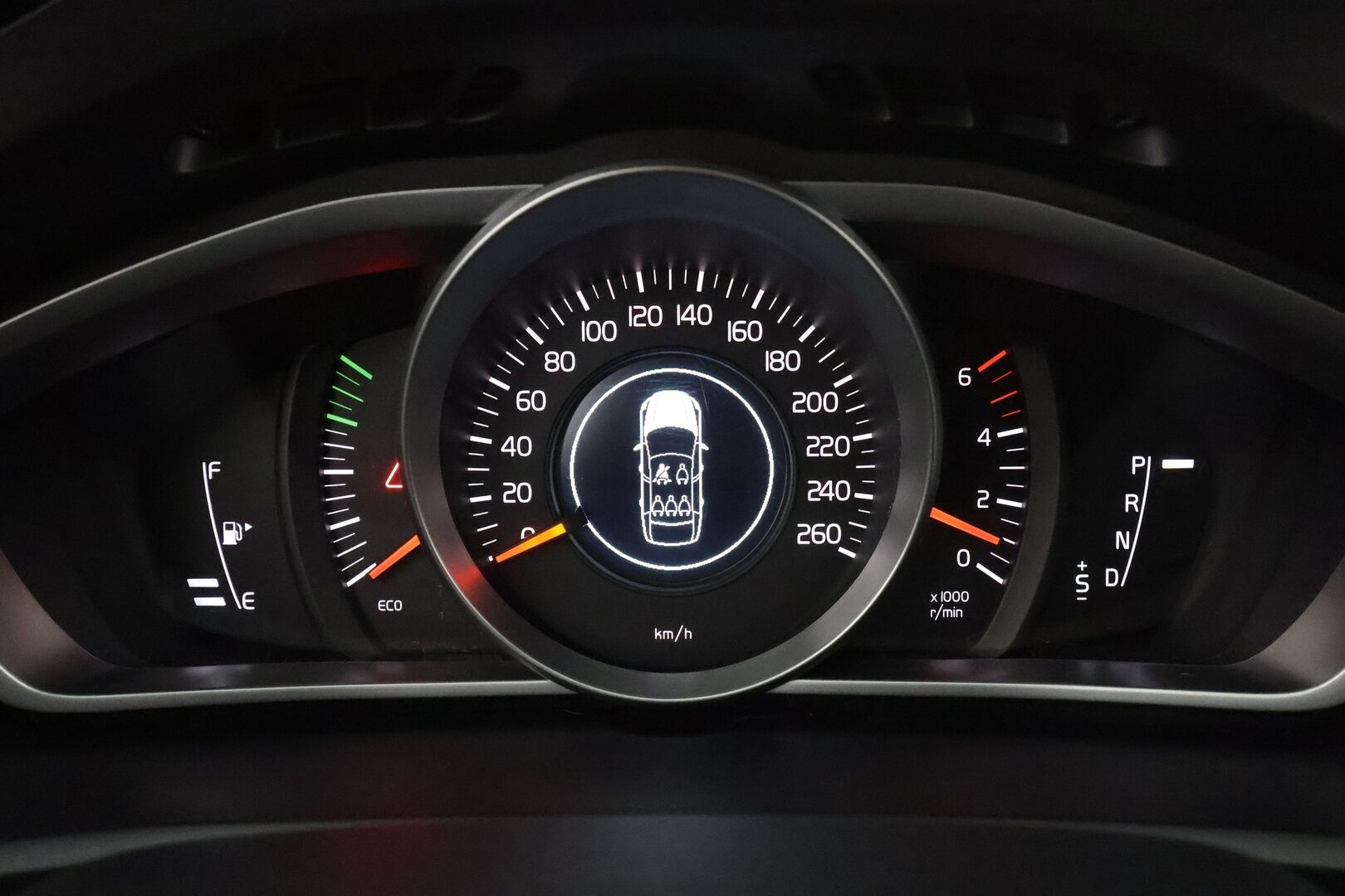 Volvo V40 2017 D2 Business aut * Suomi-auto / Vakkari / P.tutka / LED / Webasto / Bluetooth * - Kahdet renkaat aluvanteilla - HULLUT JOULUT KORKOTARJOUS 2,49% 