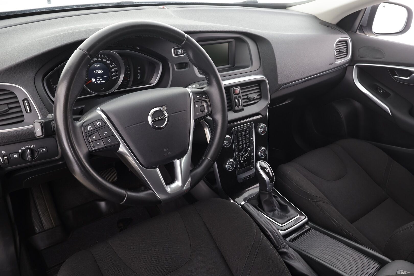 Volvo V40 2017 D2 Business aut * Suomi-auto / Vakkari / P.tutka / LED / Webasto / Bluetooth * - Kahdet renkaat aluvanteilla - HULLUT JOULUT KORKOTARJOUS 2,49% 