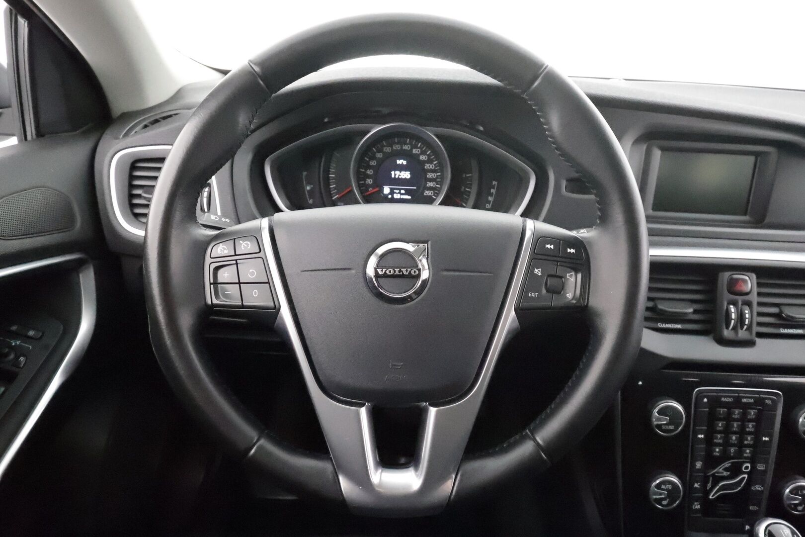 Volvo V40 2017 D2 Business aut - | Facelift | Suomi-auto | Webasto | Vakkari | P.tutka | LED | Bluetooth|