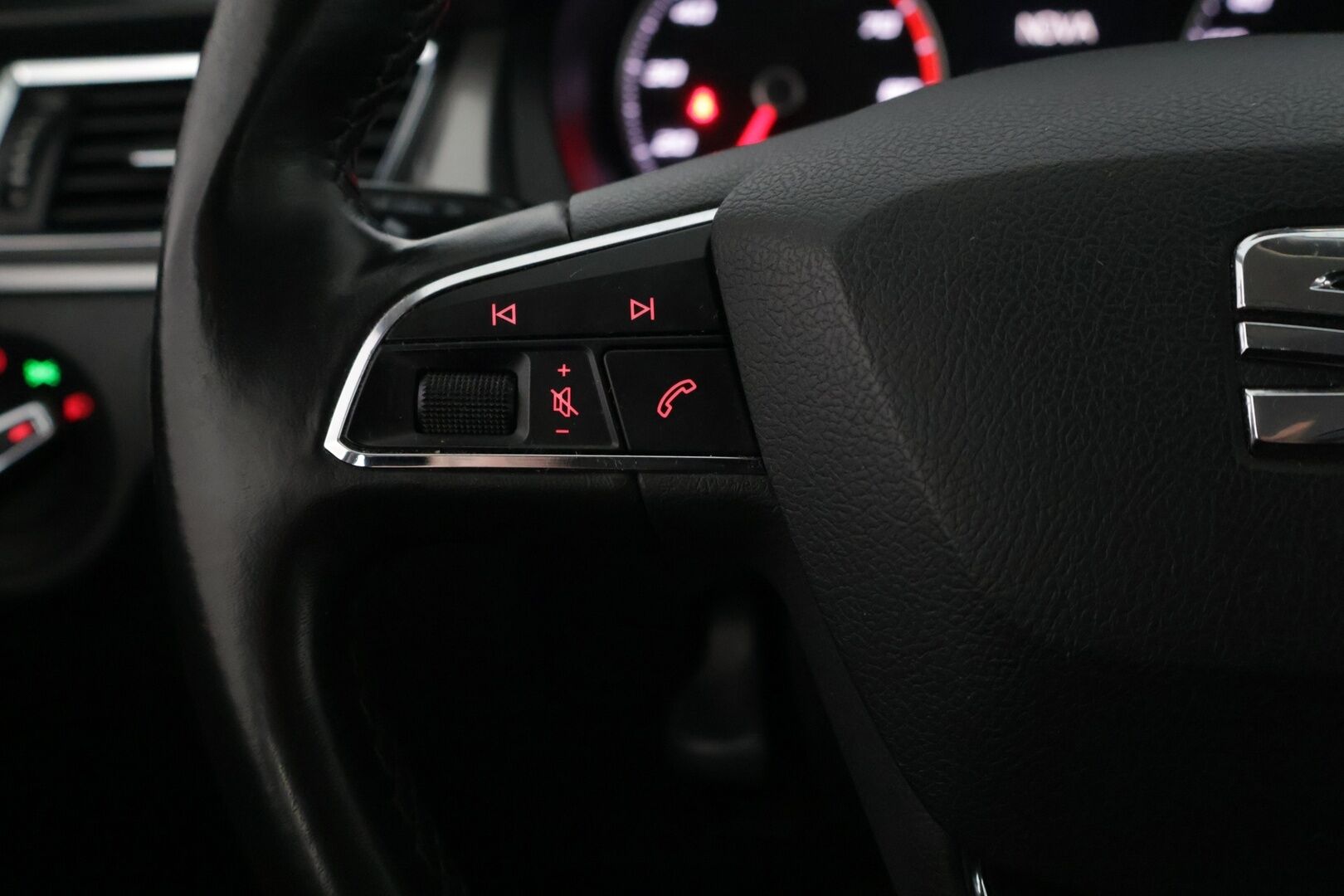 Seat Toledo 2017 1,2 TSI 110 Start&Stop Style *Vakkari / Lohko / Touchpad / Tutkat* - *Hyvin huollettu / 2 renkaat*