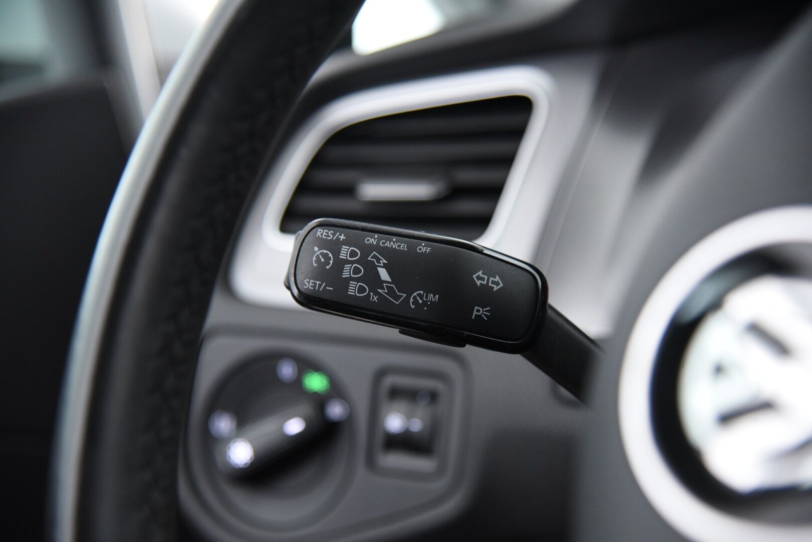 Volkswagen Golf 2016 Luxline 1,2 TSI 63 kW / Webasto / Vakkari / Suomi-Auto - Ilmastointi / 2x hyvät renkaat