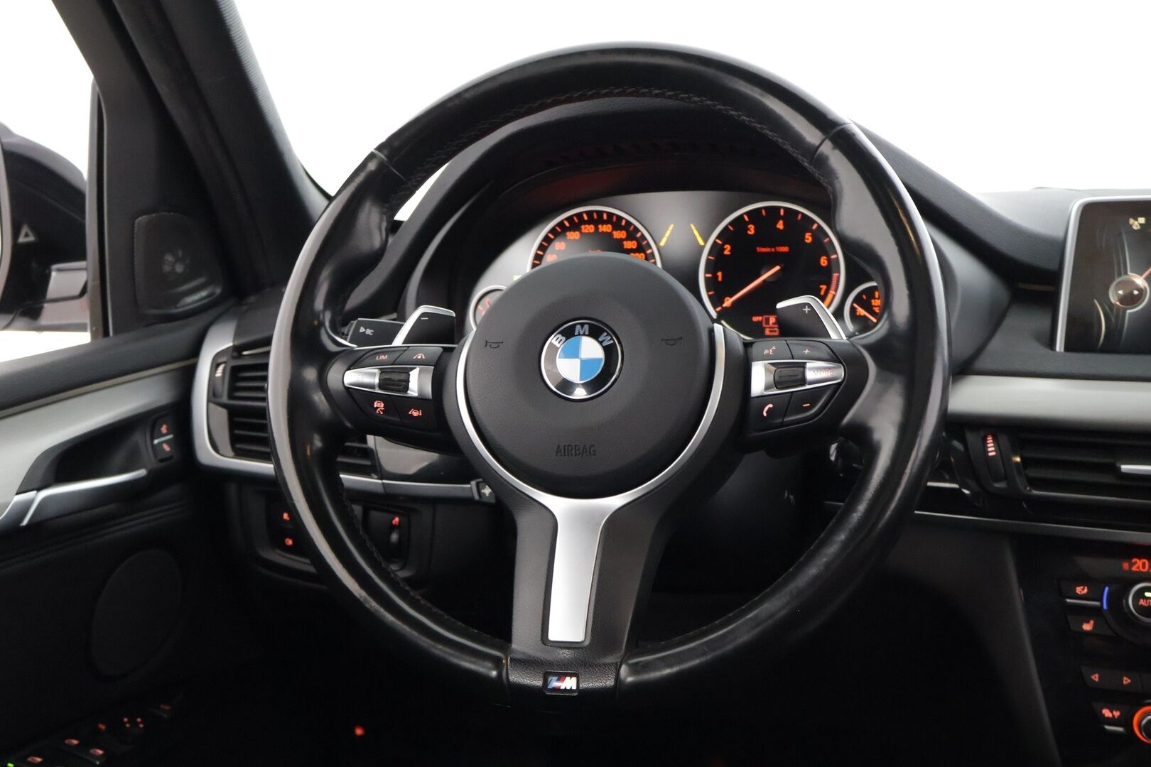 BMW X5 2016 F15 xDrive40e *YritysOutlet - Myydään vain yrityksille * Adapt.vakkari / Driving Assist Plus / 360-Kamera / ComfortNahat / Adapt. Alusta * - * Tämä auto myydään YritysOutlet -valikoimasta vain yritykselle * Jäätävästi varusteltua Suomi-auto aukottomalla historialla. *