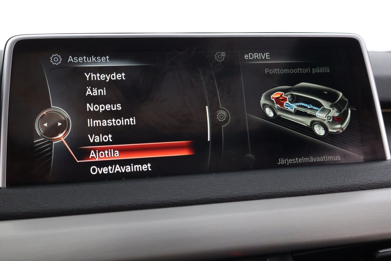 BMW X5 2016 F15 xDrive40e *YritysOutlet - Myydään vain yrityksille * Adapt.vakkari / Driving Assist Plus / 360-Kamera / ComfortNahat / Adapt. Alusta * - * Tämä auto myydään YritysOutlet -valikoimasta vain yritykselle * Jäätävästi varusteltua Suomi-auto aukottomalla historialla. *