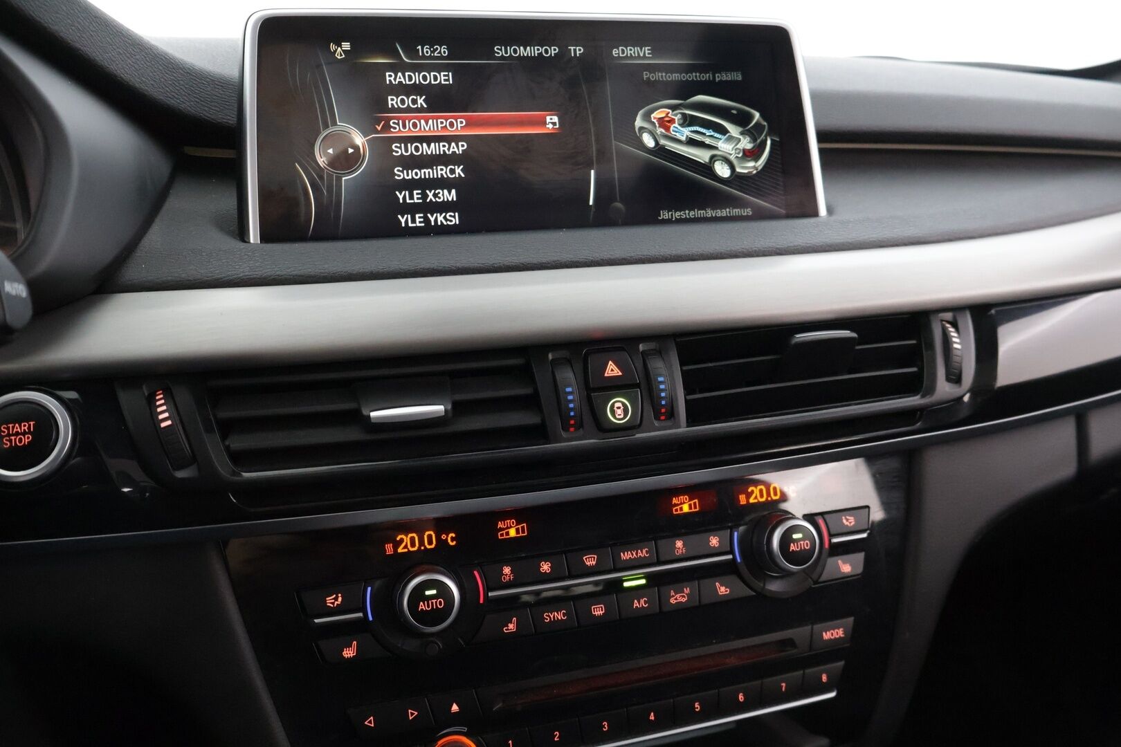 BMW X5 2016 F15 xDrive40e *YritysOutlet - Myydään vain yrityksille * Adapt.vakkari / Driving Assist Plus / 360-Kamera / ComfortNahat / Adapt. Alusta * - * Tämä auto myydään YritysOutlet -valikoimasta vain yritykselle * Jäätävästi varusteltua Suomi-auto aukottomalla historialla. *
