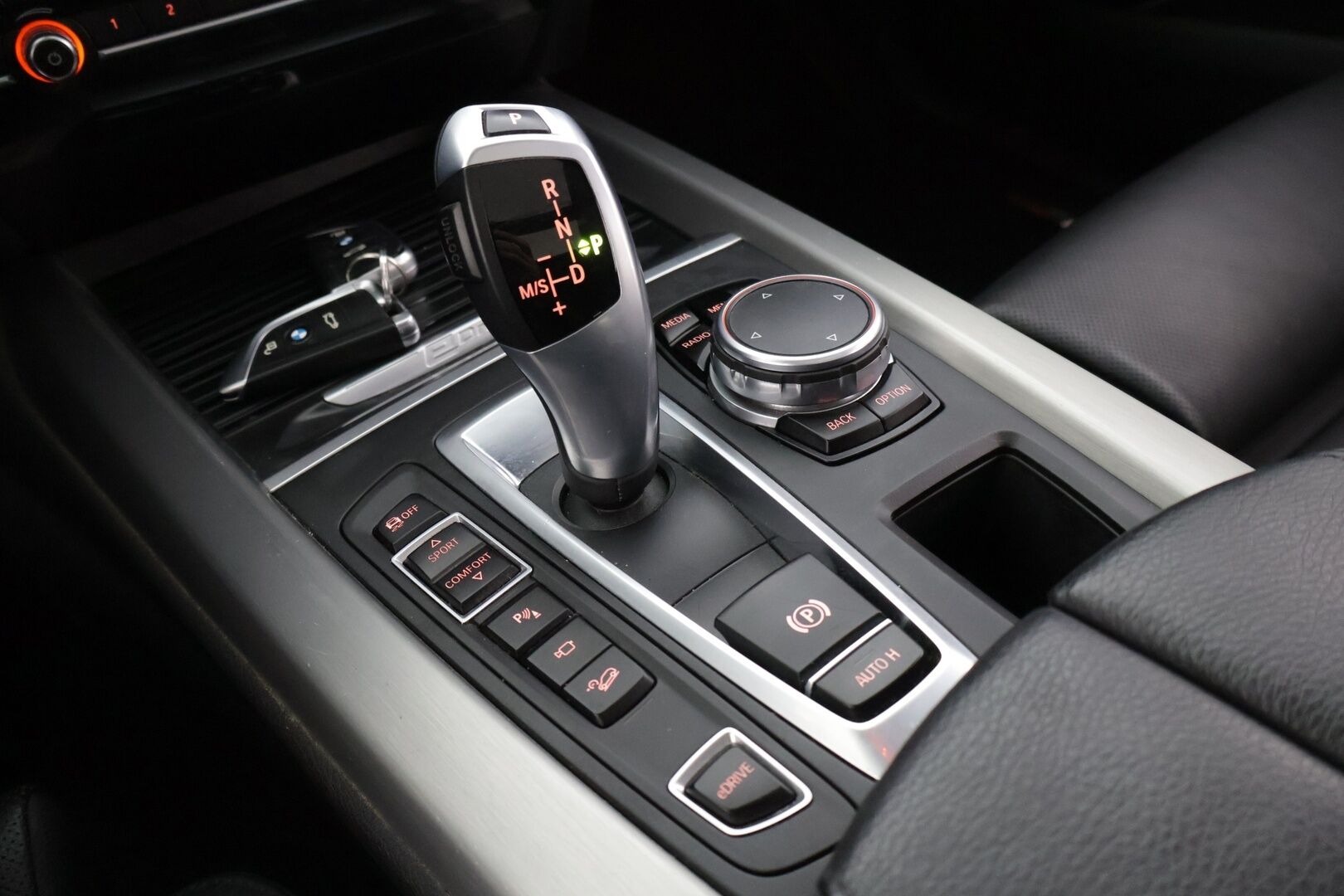 BMW X5 2016 F15 xDrive40e *YritysOutlet - Myydään vain yrityksille * Adapt.vakkari / Driving Assist Plus / 360-Kamera / ComfortNahat / Adapt. Alusta * - * Tämä auto myydään YritysOutlet -valikoimasta vain yritykselle * Jäätävästi varusteltua Suomi-auto aukottomalla historialla. *