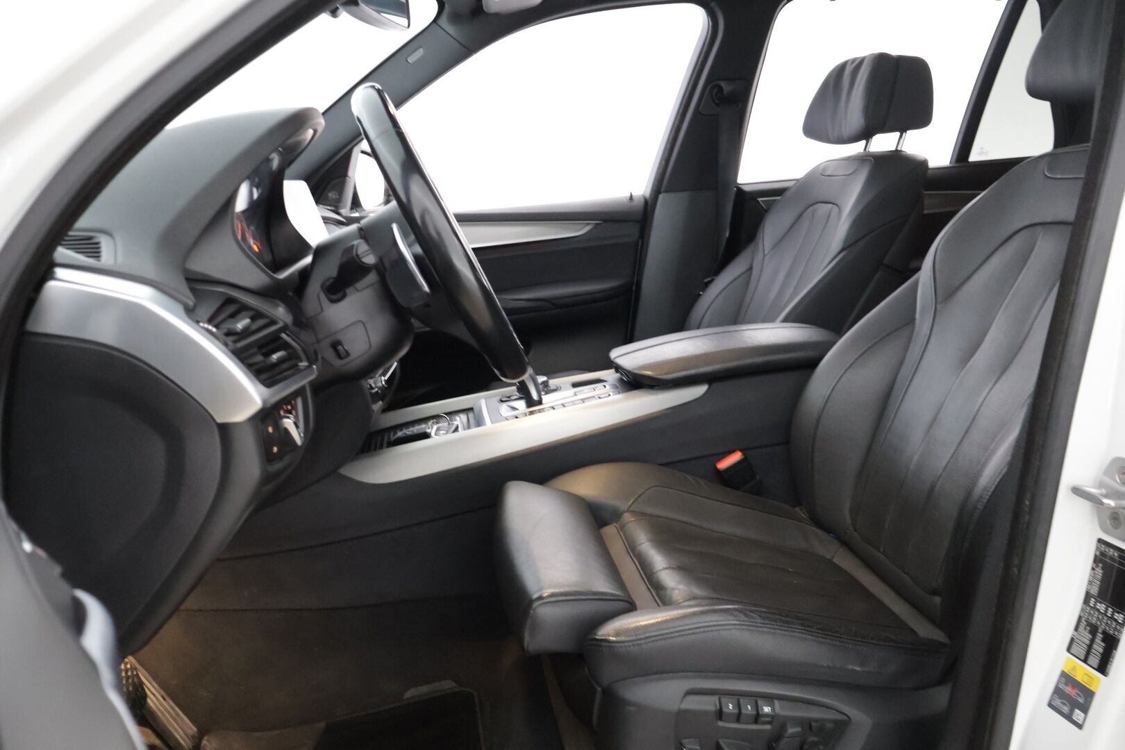 BMW X5 2016 F15 xDrive40e *YritysOutlet - Myydään vain yrityksille * Adapt.vakkari / Driving Assist Plus / 360-Kamera / ComfortNahat / Adapt. Alusta * - * Tämä auto myydään YritysOutlet -valikoimasta vain yritykselle * Jäätävästi varusteltua Suomi-auto aukottomalla historialla. *