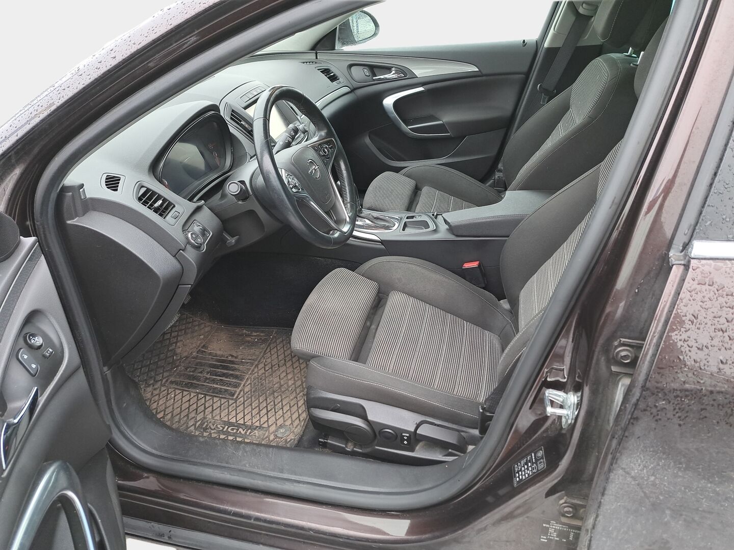 Opel Insignia 2016 5-ov Edition 1,6 CDTI 100kW AT6 * Suomiauto / Webasto / Vetokoukku / Peruutuskamera / KeylessGo / Ratinlämmitys! - 2x Hyvät renkaat aluvantein / Juuri tullut Tampereelle!