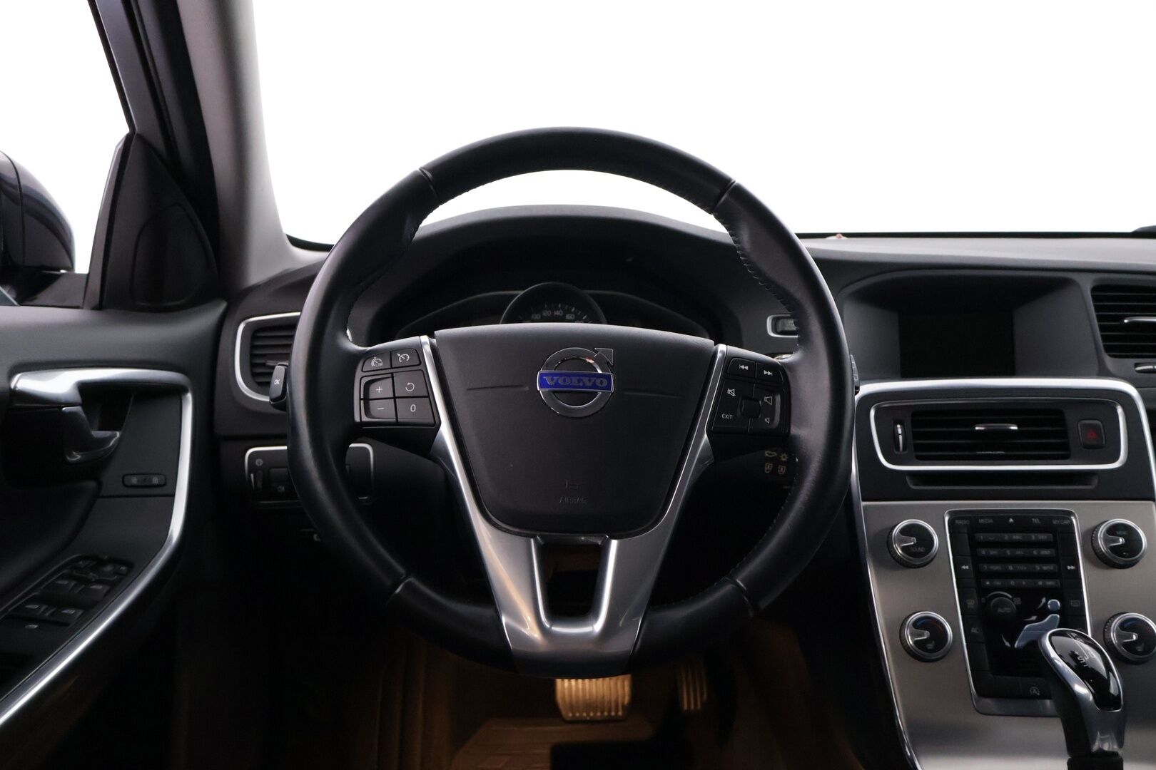 Volvo V60 Cross Country 2017 D3 Momentum aut *Webasto / Vakionopeudensäädin / Premium Audio / P.Tutkat edessä ja takana* - Suomi-auto / Merkkihuollettu / Hyvät kahdet renkaat