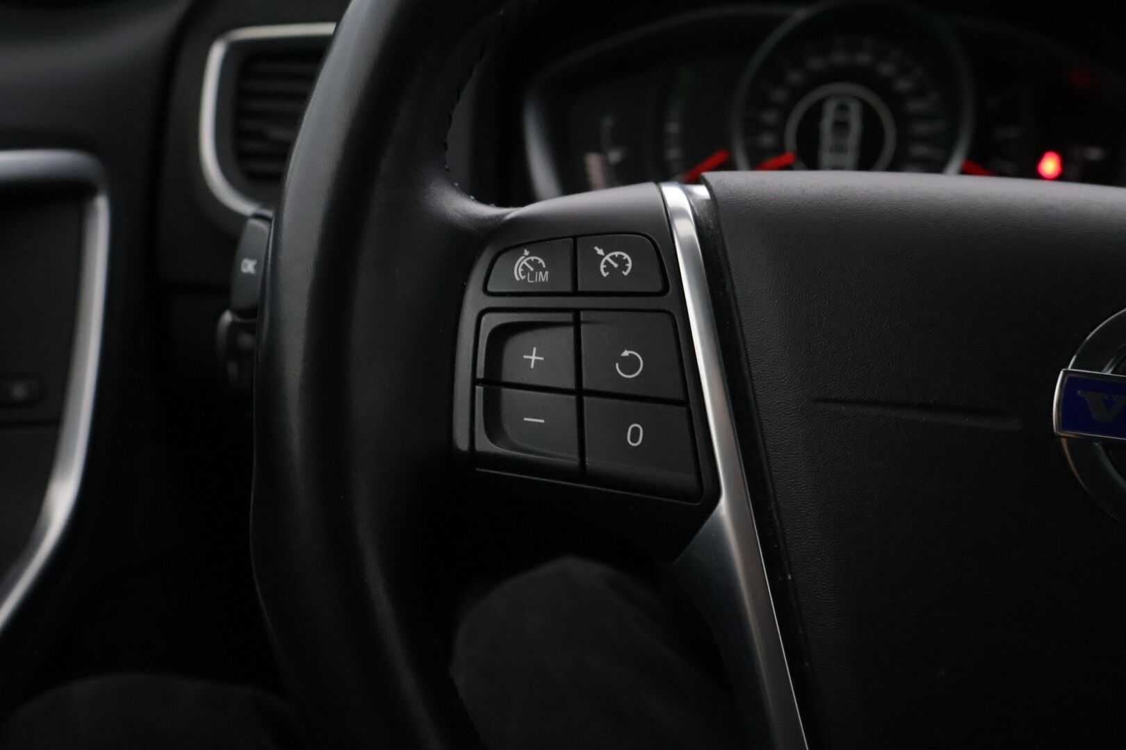 Volvo V60 Cross Country 2017 D3 Momentum aut *Webasto / Vakionopeudensäädin / Premium Audio / P.Tutkat edessä ja takana* - Suomi-auto / Merkkihuollettu / Hyvät kahdet renkaat